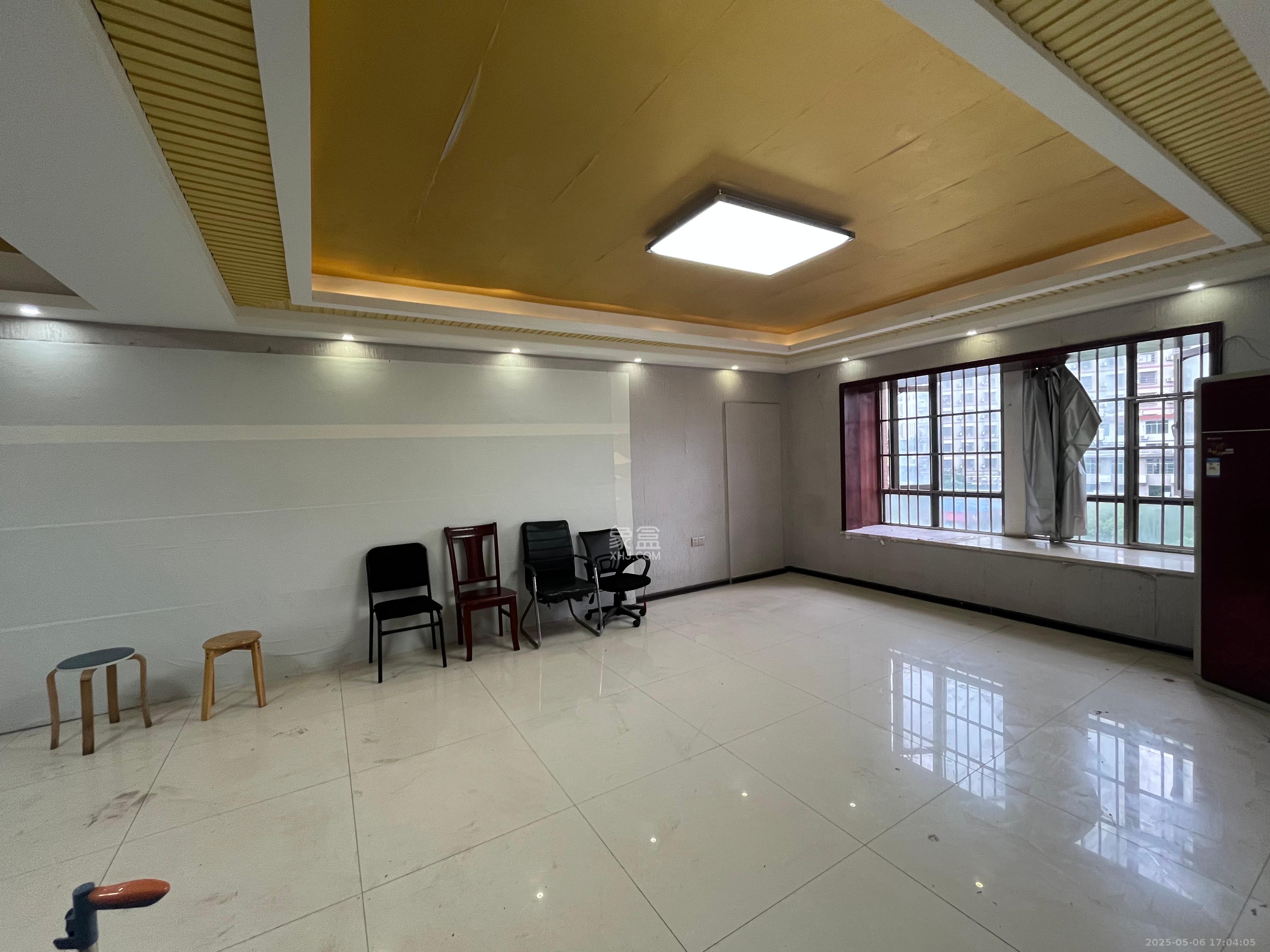 鼎丰前城  4室2厅2卫   2600.00元/月室内图