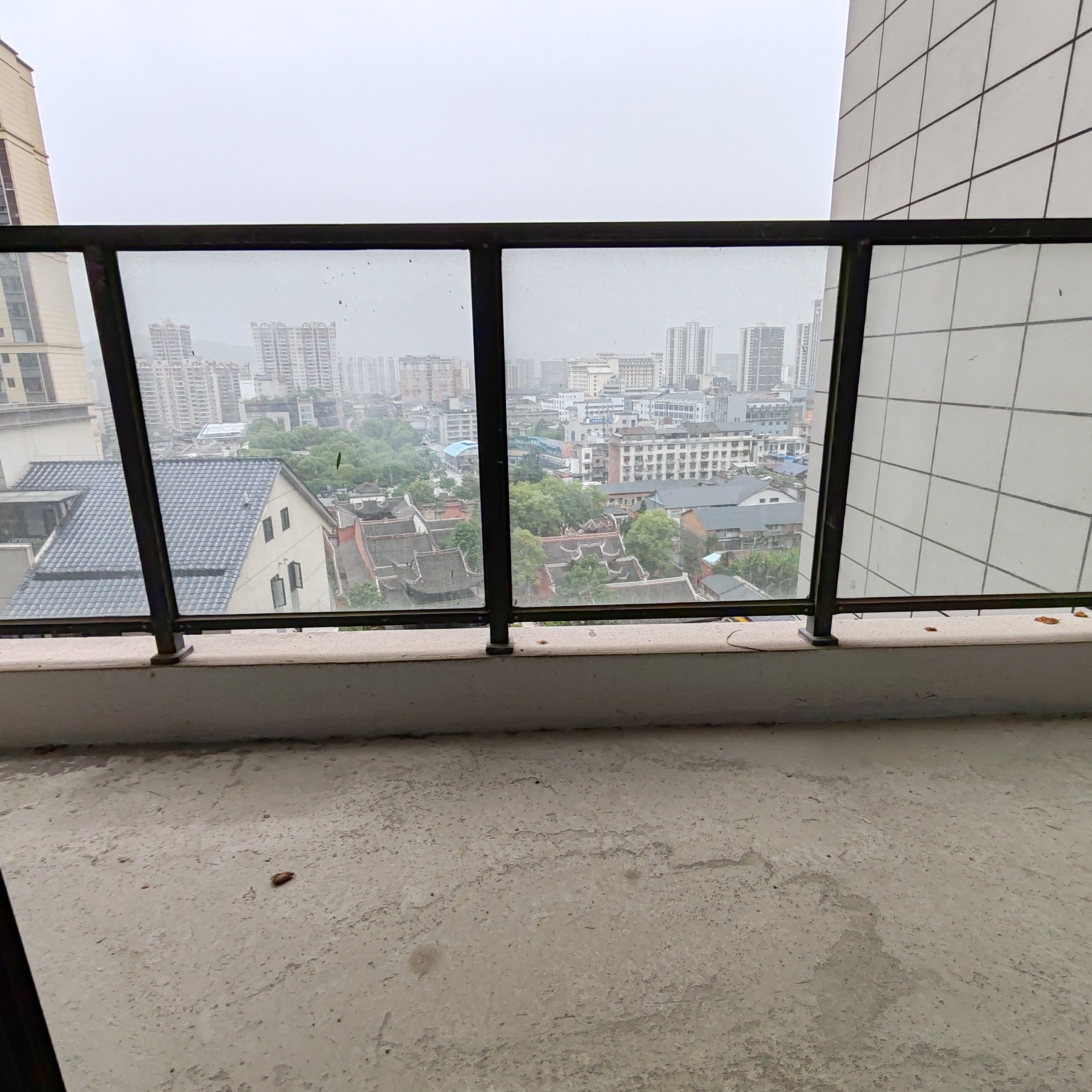 福天华府  3室2厅2卫   87.50万客厅