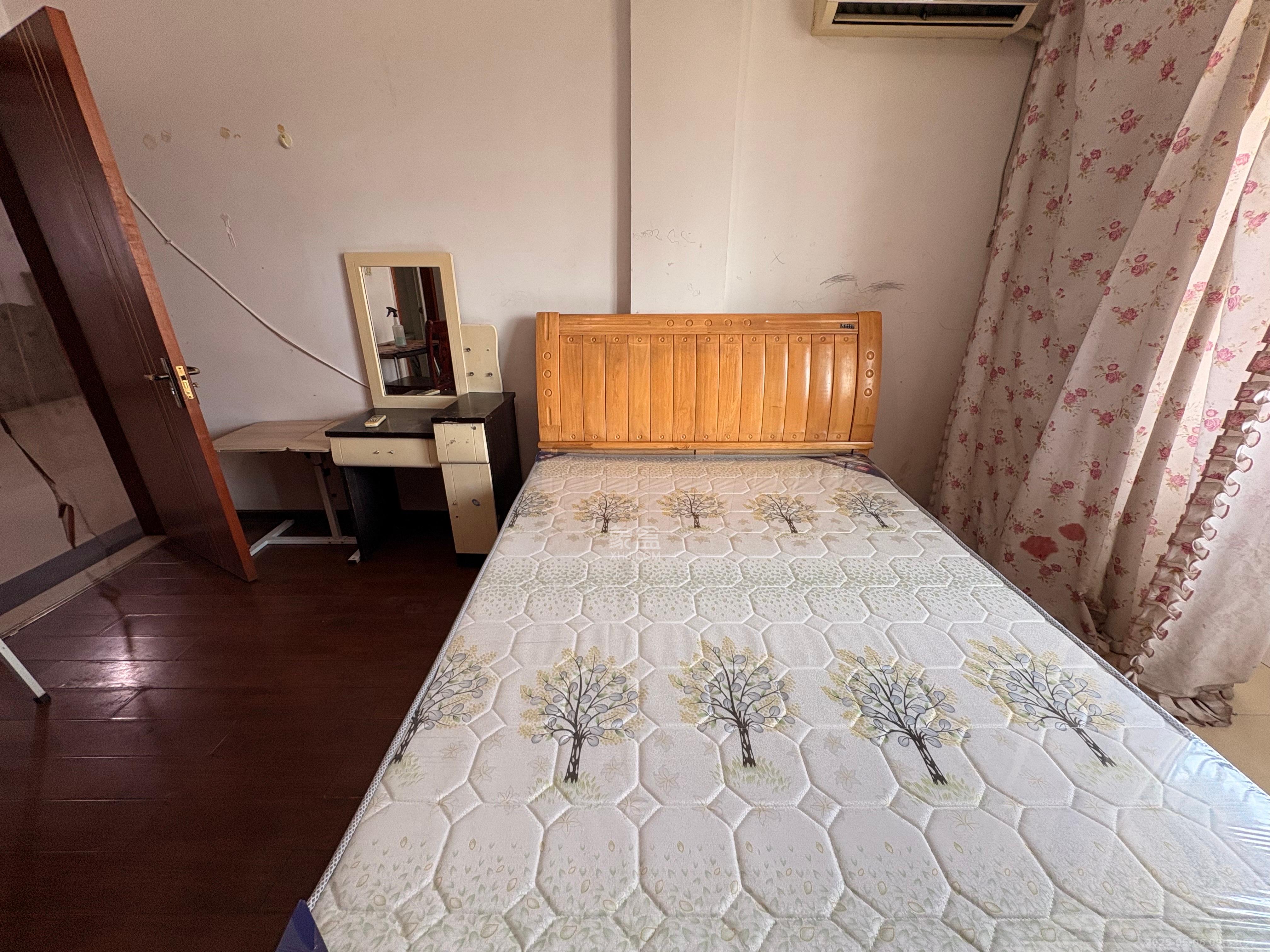 泉塘小区  3室2厅2卫   1050.00元/月室内图