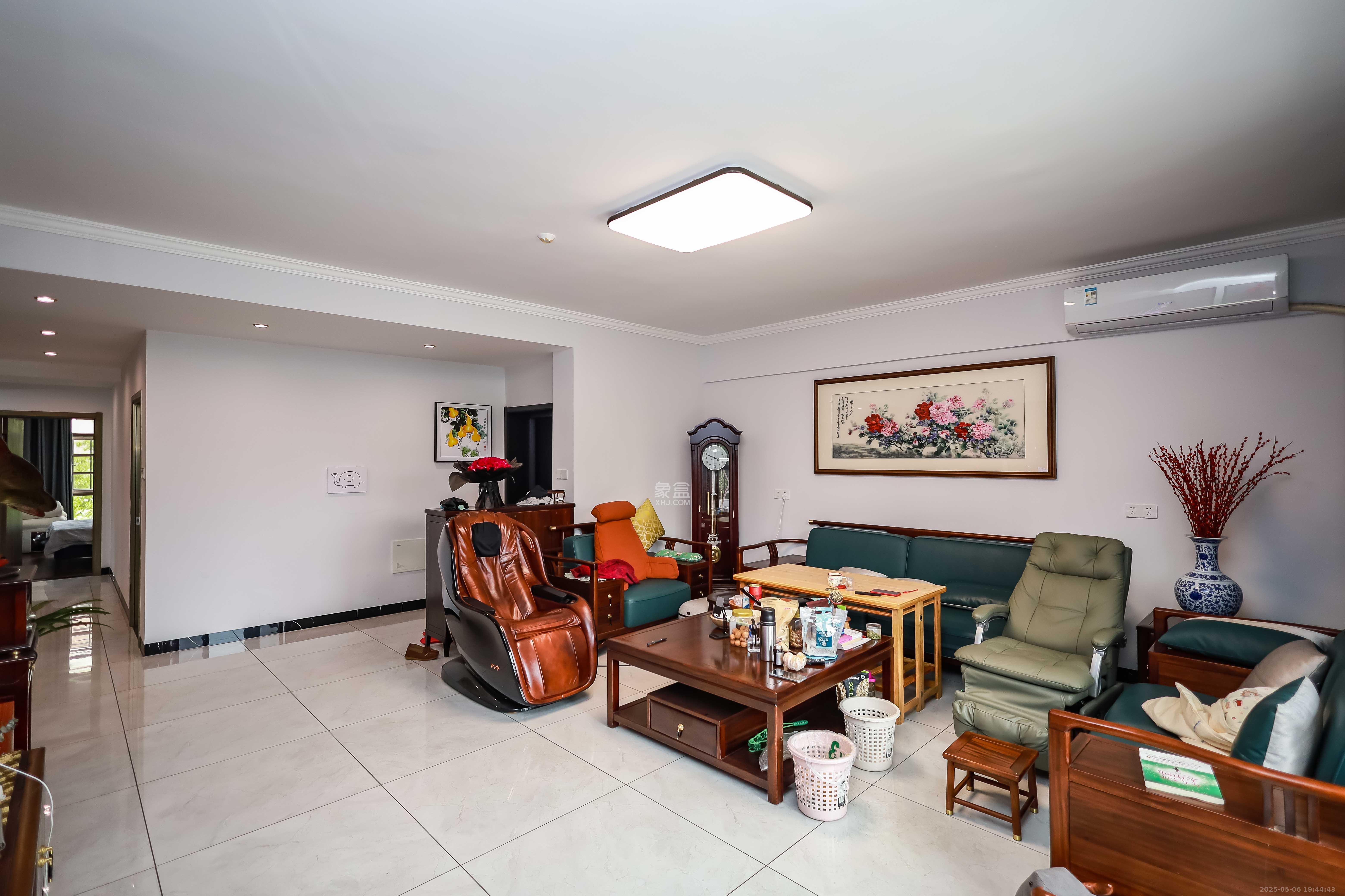 卓越蔚蓝海岸二期 4室2厅2卫 208.0万 卓越蔚蓝海岸二期 4室2厅2卫 208.0万客厅