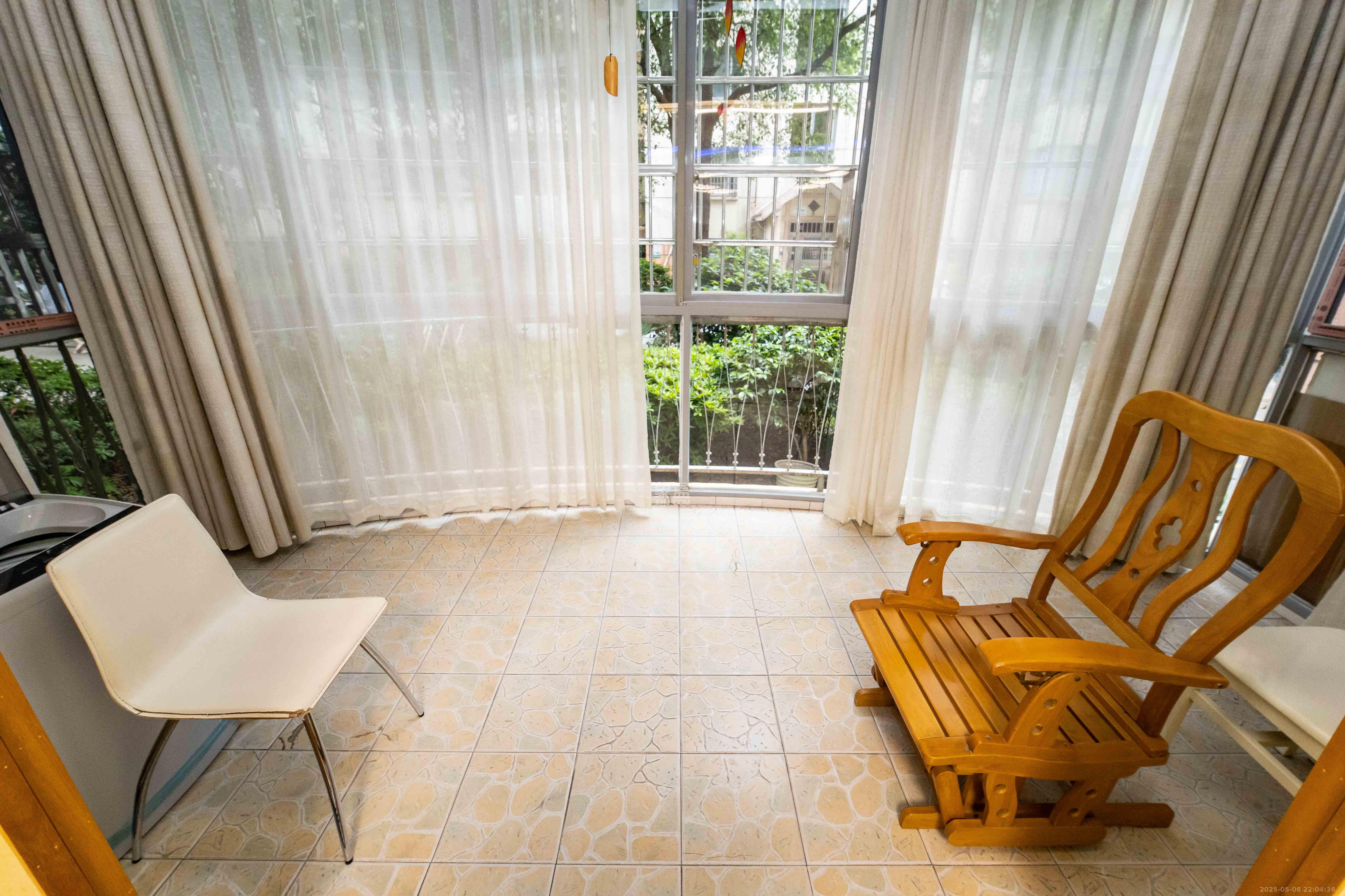 芙蓉苑 4室2厅1卫 98.0万 芙蓉苑 4室2厅1卫 98.0万阳台