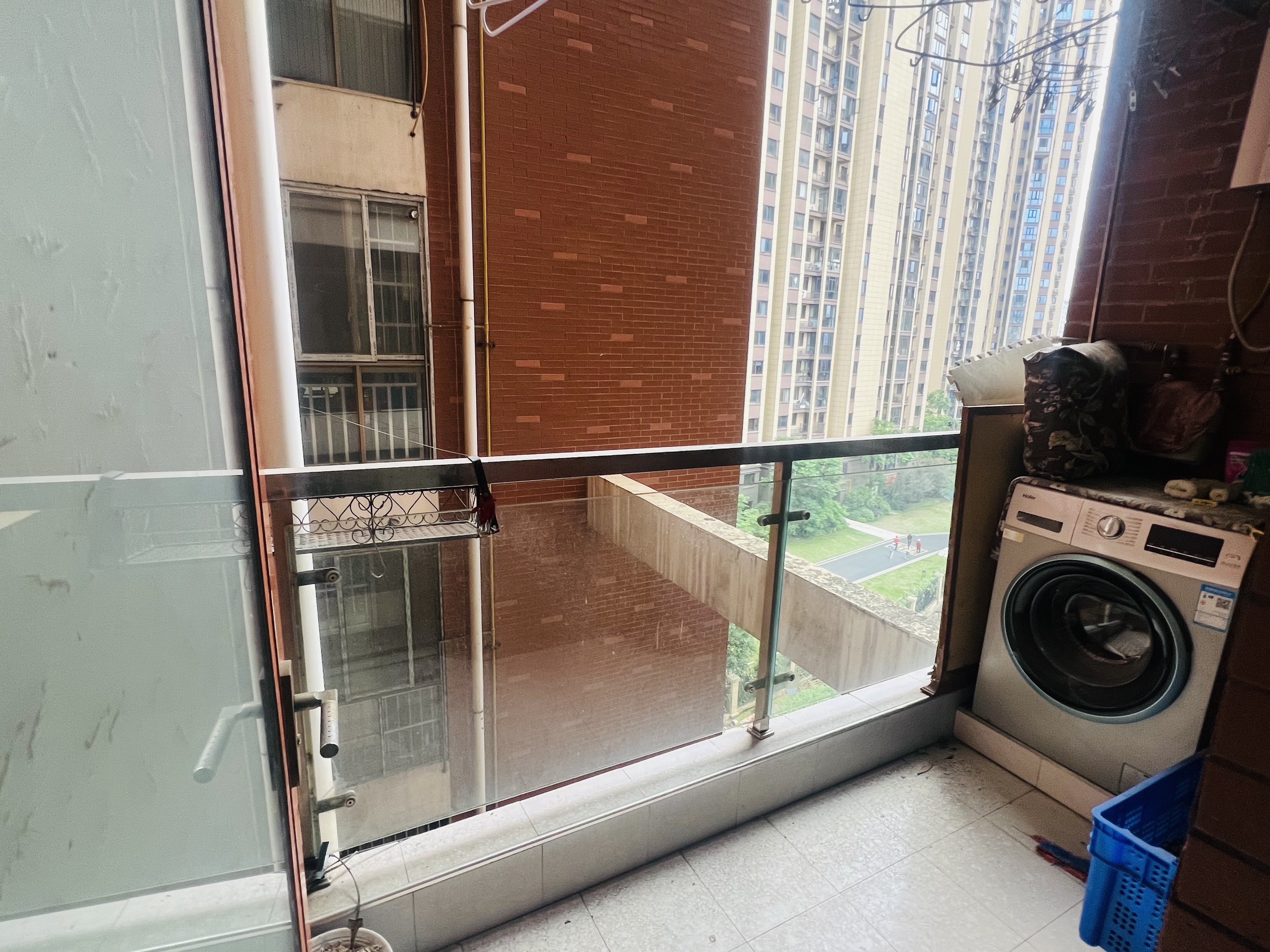 中天国际花园  3室2厅2卫    50.0万 中天国际花园  3室2厅2卫    50.0万客厅