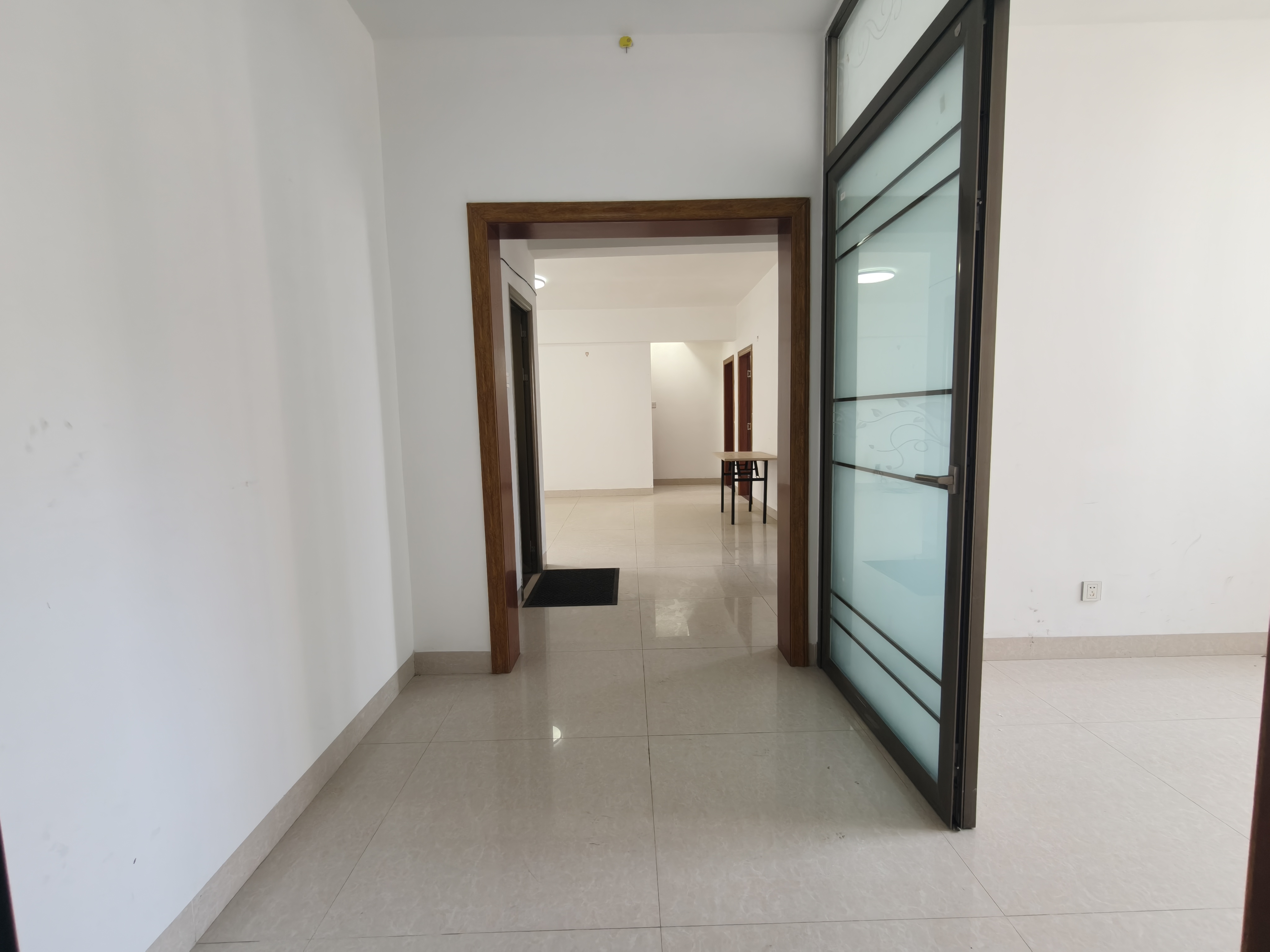 瑞园一期 4室2厅2卫 2600.0元/月 瑞园一期 4室2厅2卫 2600.0元/月室内图