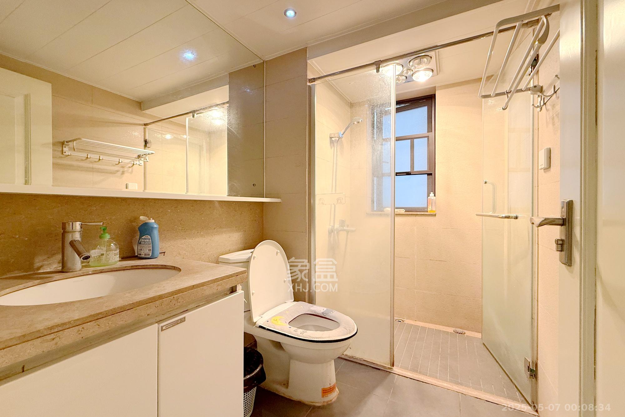 时代倾城一期 2室2厅1卫 65.0万 时代倾城一期 2室2厅1卫 65.0万卫生间