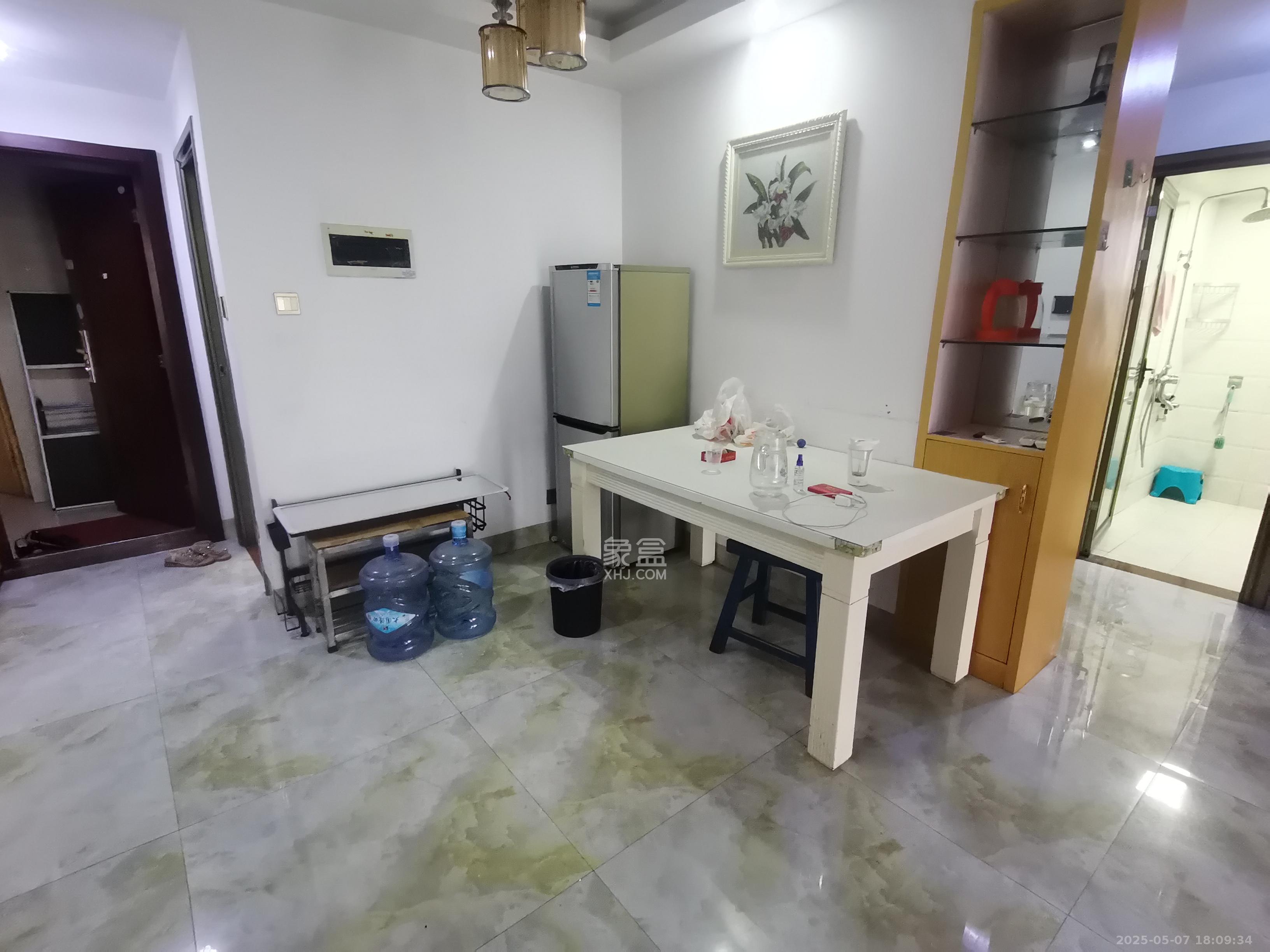 恒广国际景园一二区 1室2厅1卫 1800.0元/月 恒广国际景园一二区 1室2厅1卫 1800.0元/月室内图