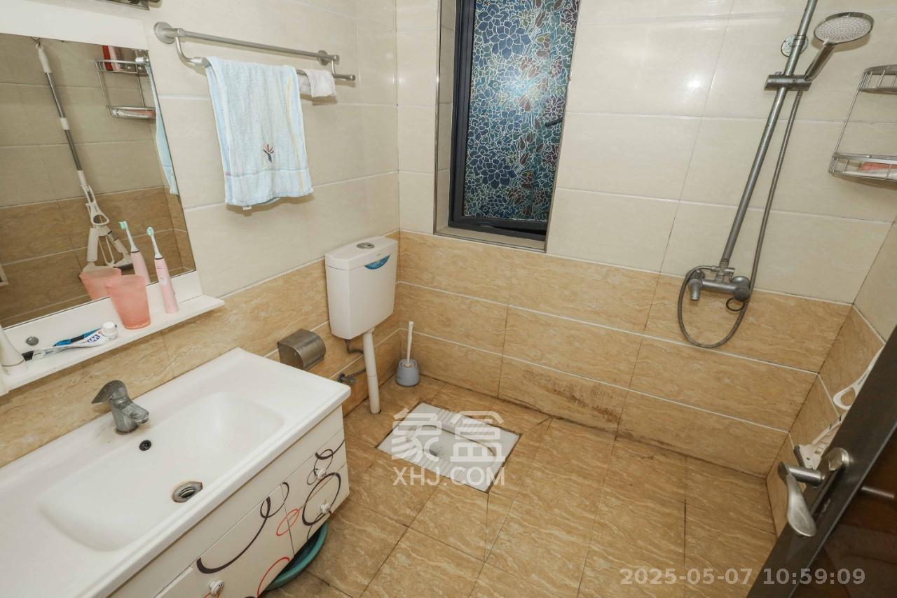 保利麓谷林语A区  2室2厅1卫   2400.00元/月室内图
