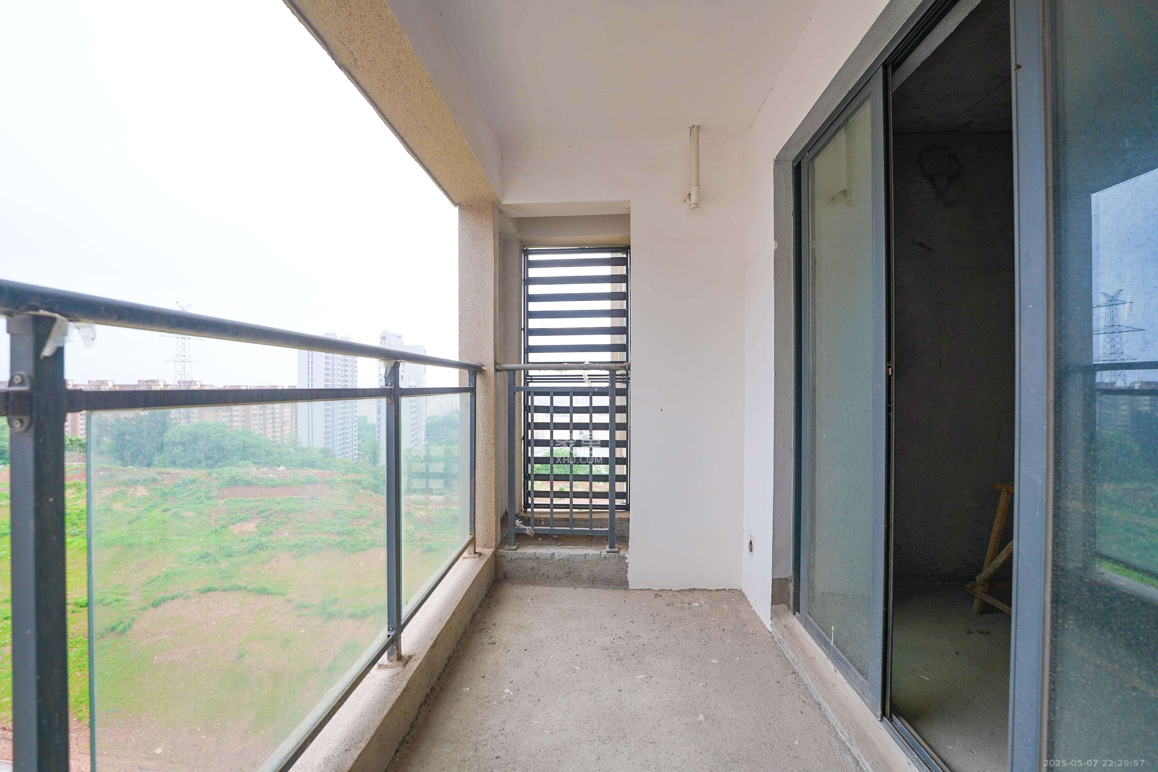 五矿万境蓝山 3室2厅2卫 118.0万 五矿万境蓝山 3室2厅2卫 118.0万阳台