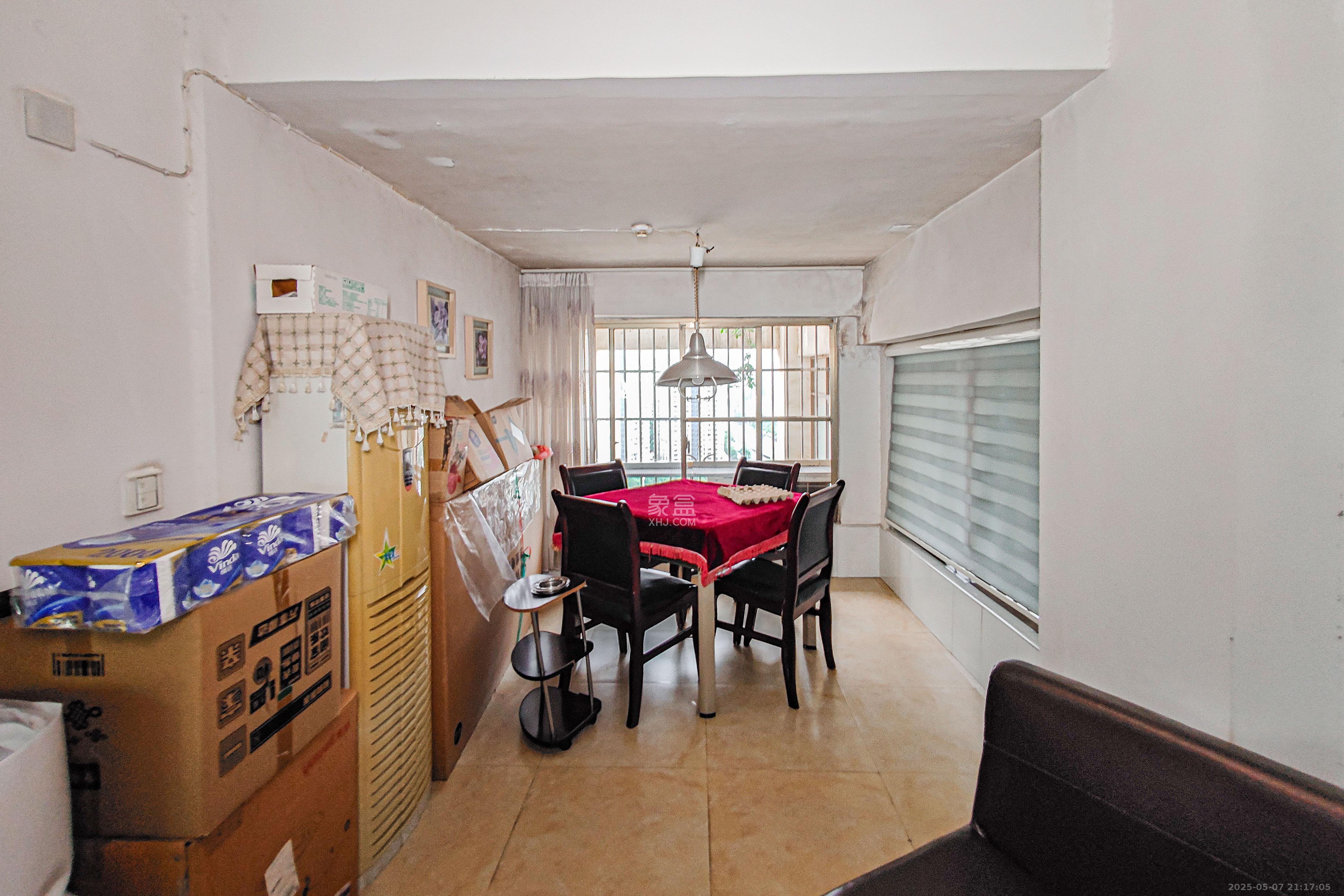 南国嘉苑  4室2厅2卫    112.0万 南国嘉苑  4室2厅2卫    112.0万卧室