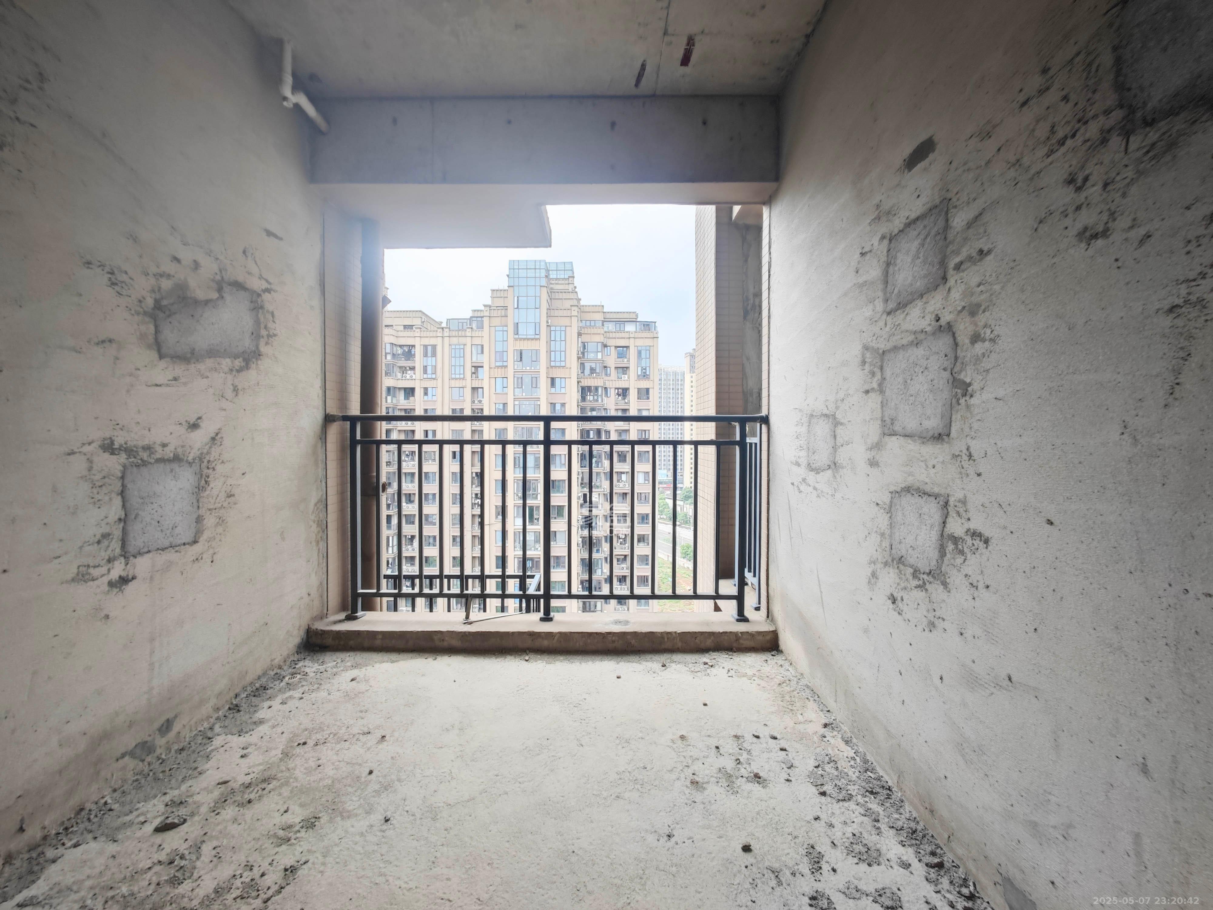 云开壹品樾玺 5室2厅2卫 126.0万 云开壹品樾玺 5室2厅2卫 126.0万卧室