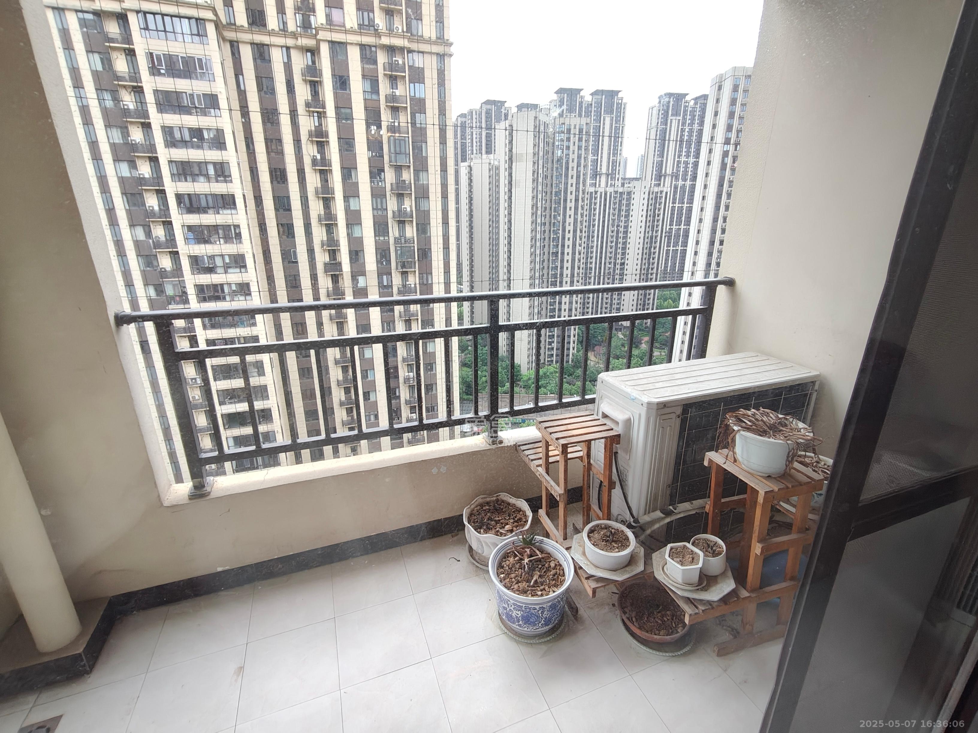 和泓梅溪四季 3室2厅2卫 2200.0元/月 和泓梅溪四季 3室2厅2卫 2200.0元/月室内图