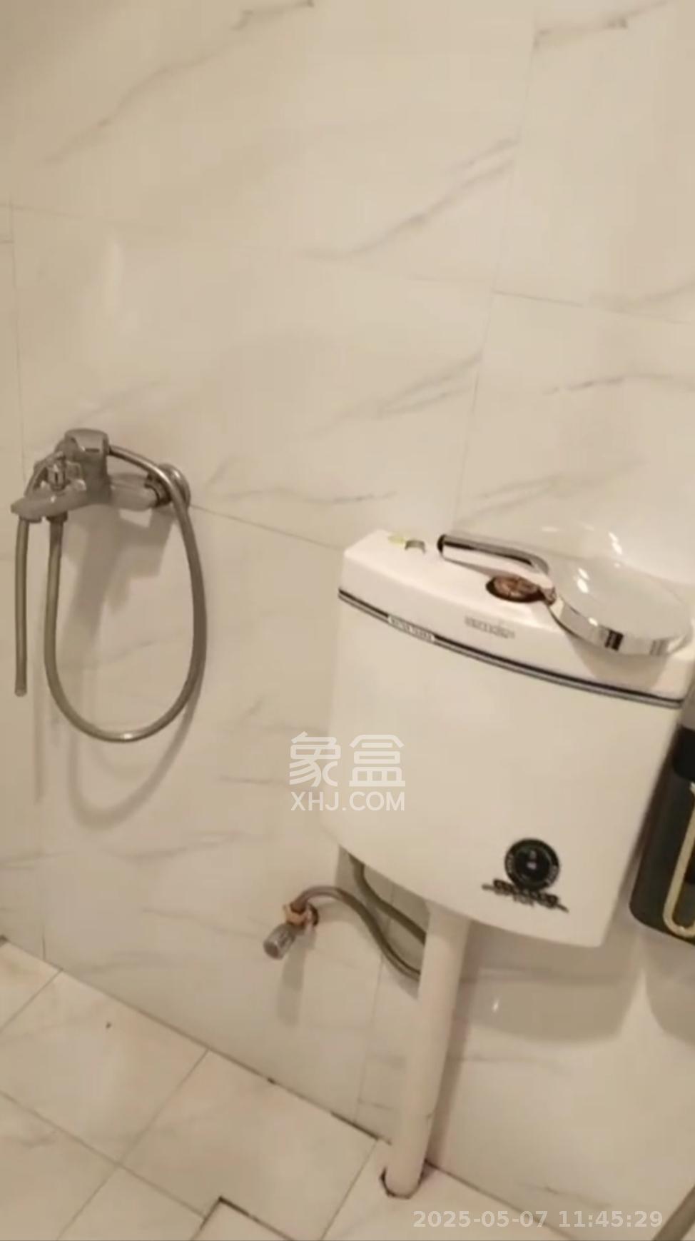 卢浮原著 3室2厅2卫 2200.0元/月 卢浮原著 3室2厅2卫 2200.0元/月室内图