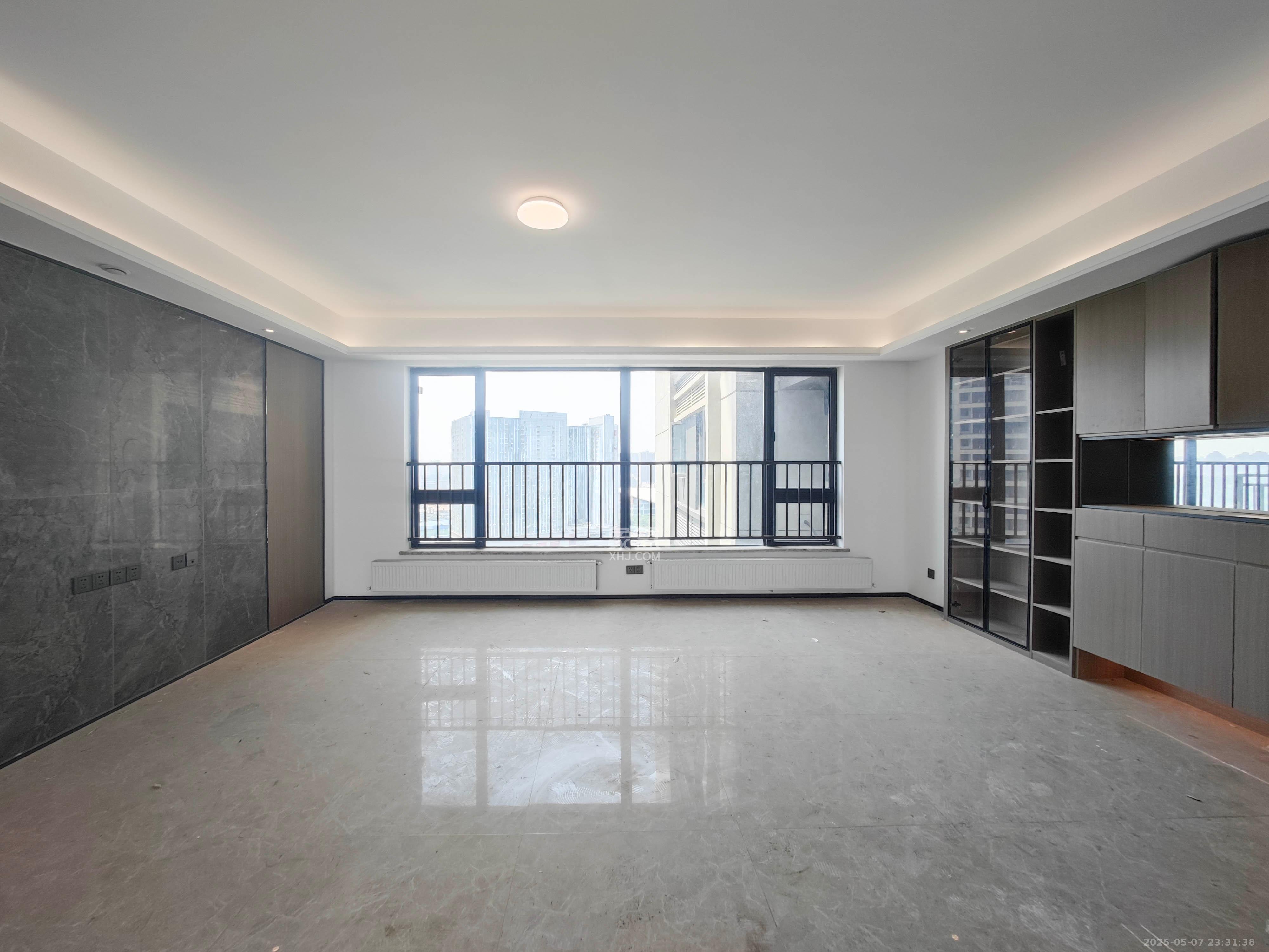 长房星城天地  4室2厅2卫    298.0万 长房星城天地  4室2厅2卫    298.0万客厅