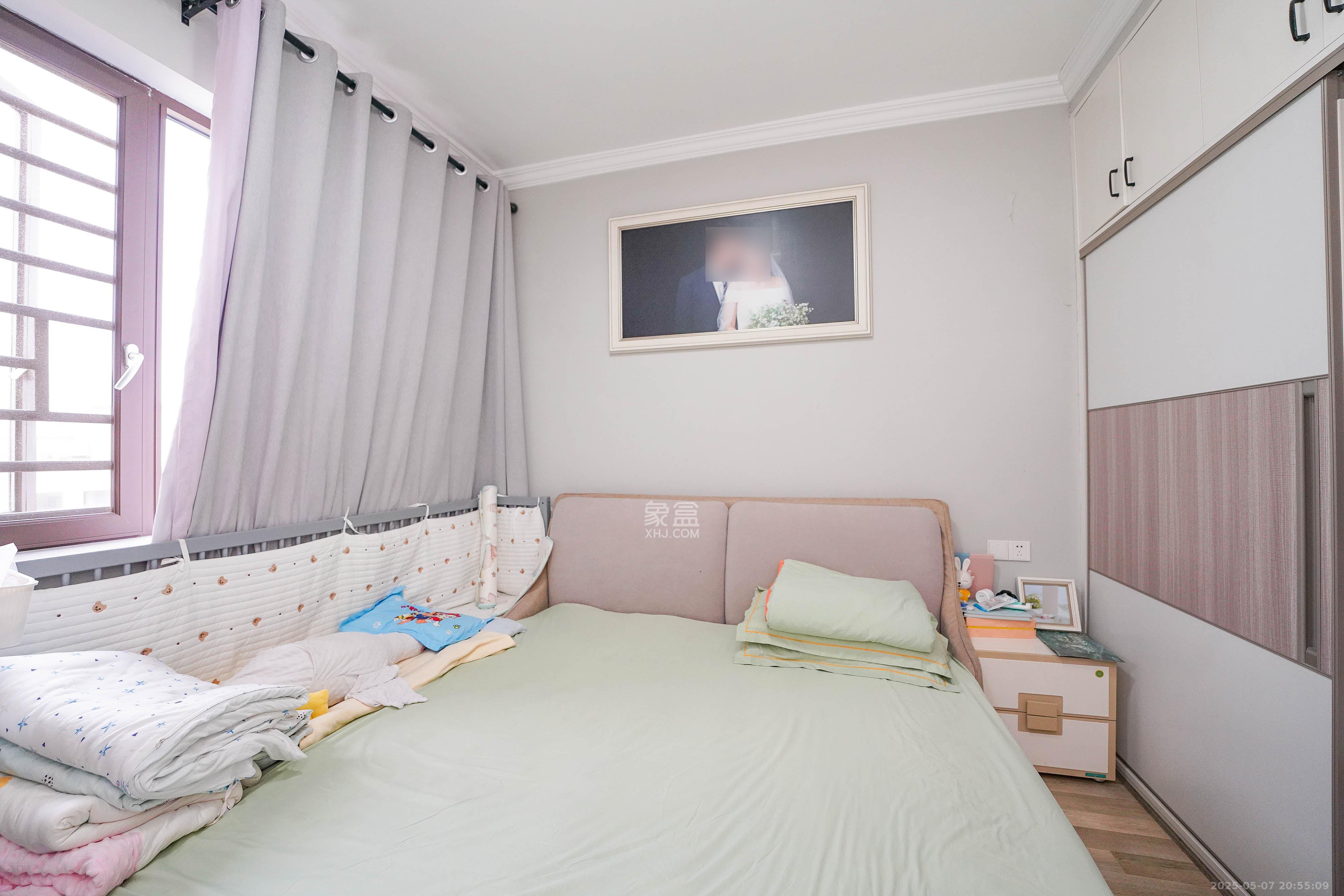 绿地新都会  3室2厅2卫    82.0万卧室