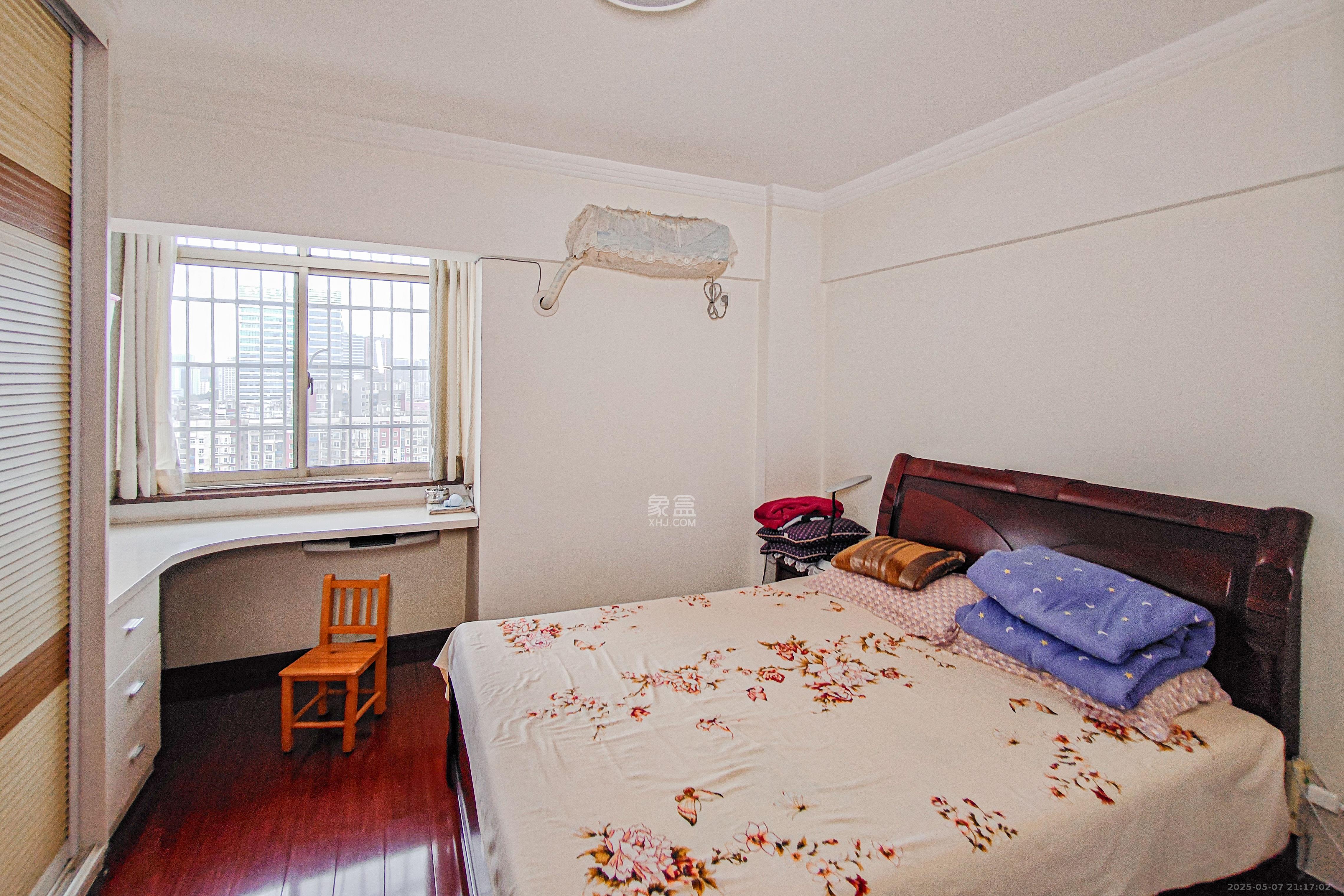 南国嘉苑  4室2厅2卫    112.0万 南国嘉苑  4室2厅2卫    112.0万卧室