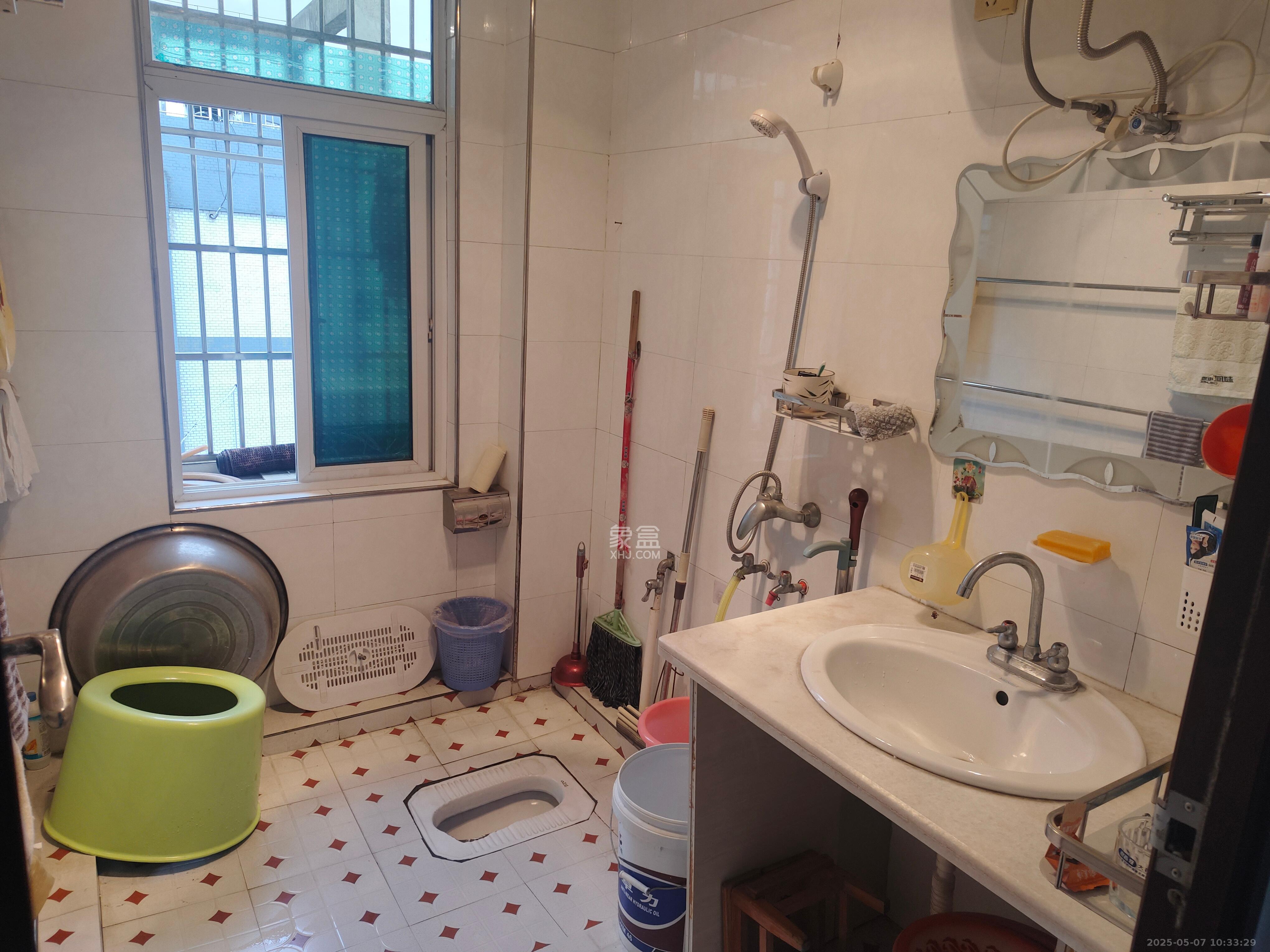 多伦国际 3室2厅1卫 38.0万 多伦国际 3室2厅1卫 38.0万客厅