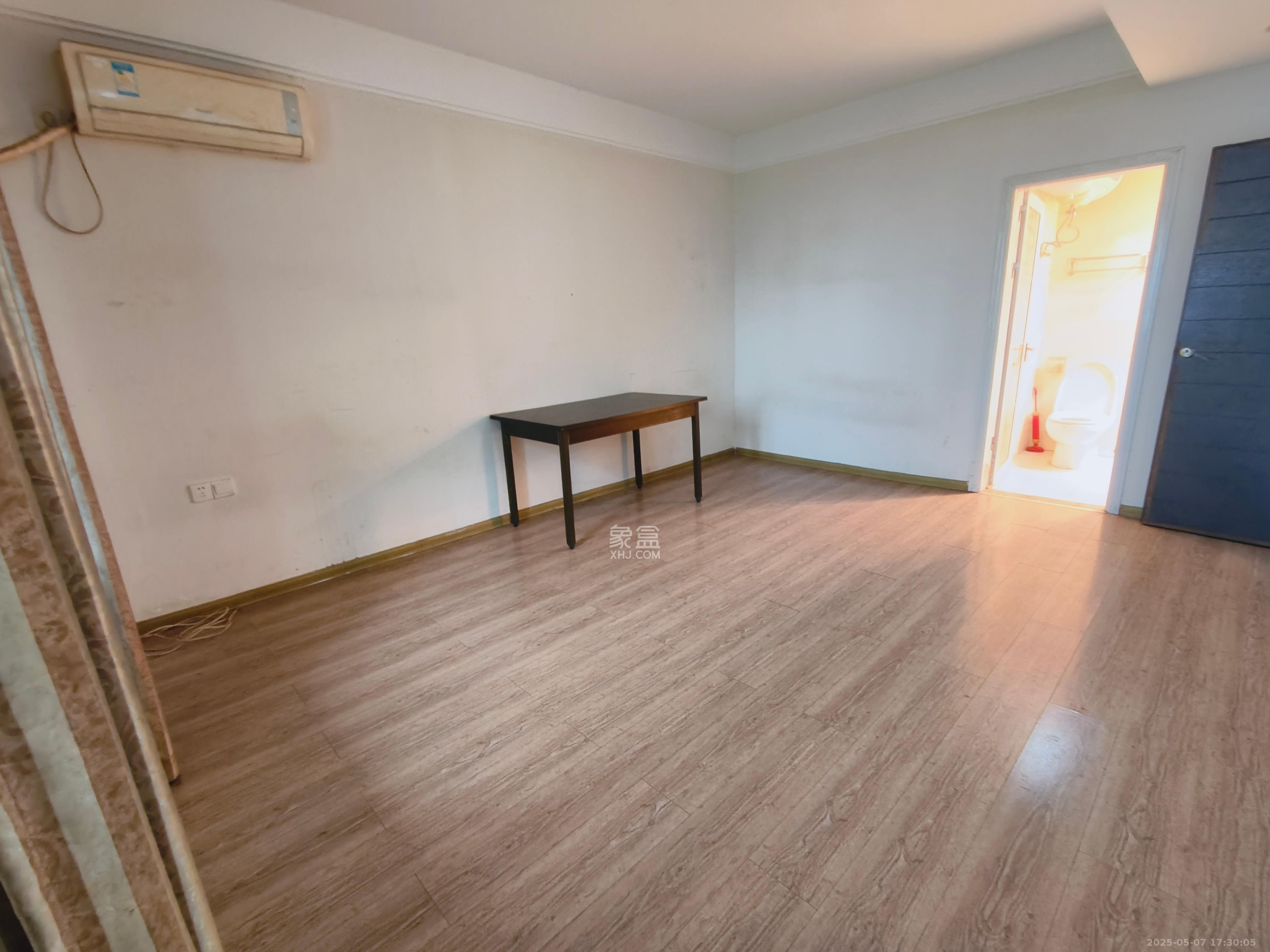 阳光100三期 3室2厅1卫 2300.0元/月 阳光100三期 3室2厅1卫 2300.0元/月室内图