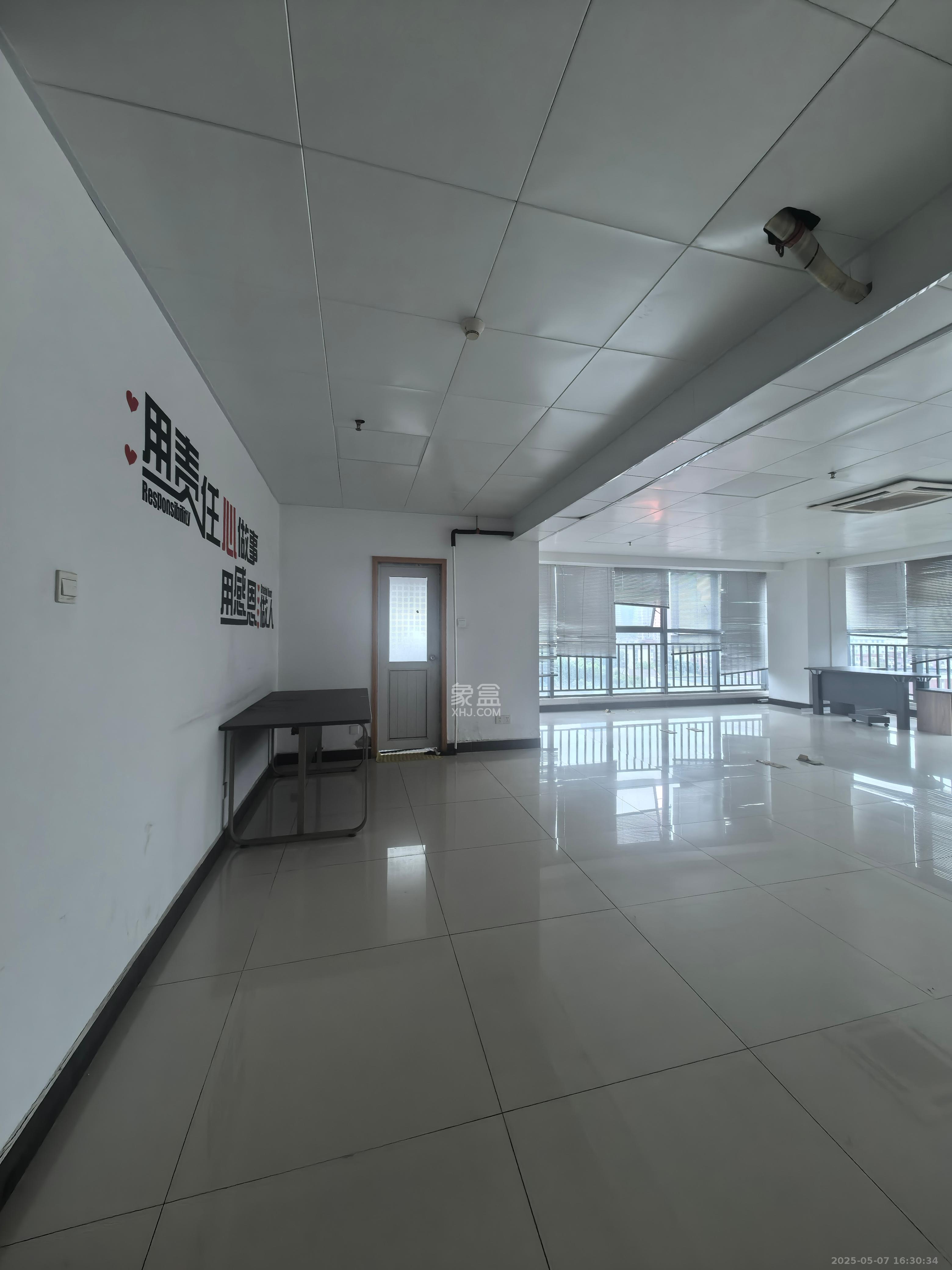 华美欧大厦  1室0厅0卫    5000.0元/月 华美欧大厦  1室0厅0卫    5000.0元/月室内图