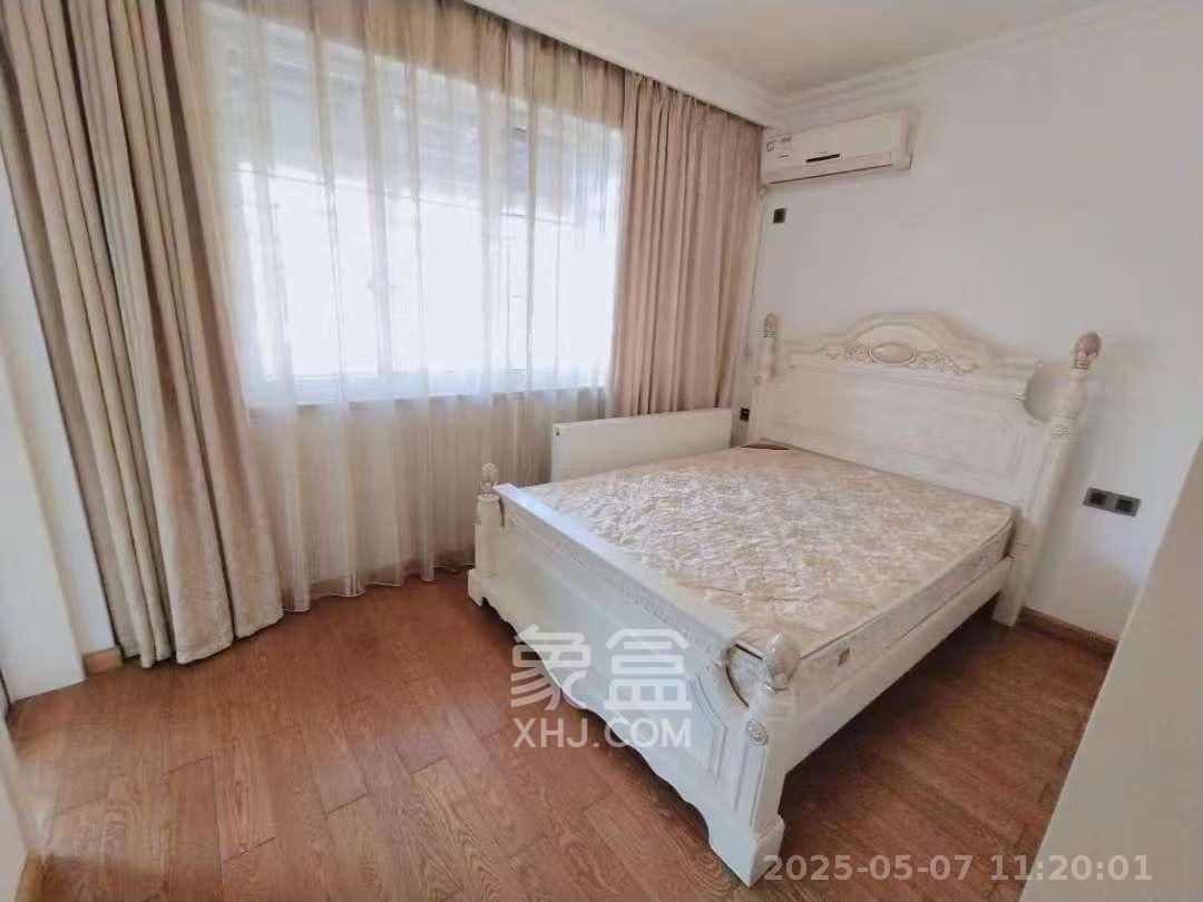 山水英伦  5室2厅3卫   8500.00元/月室内图