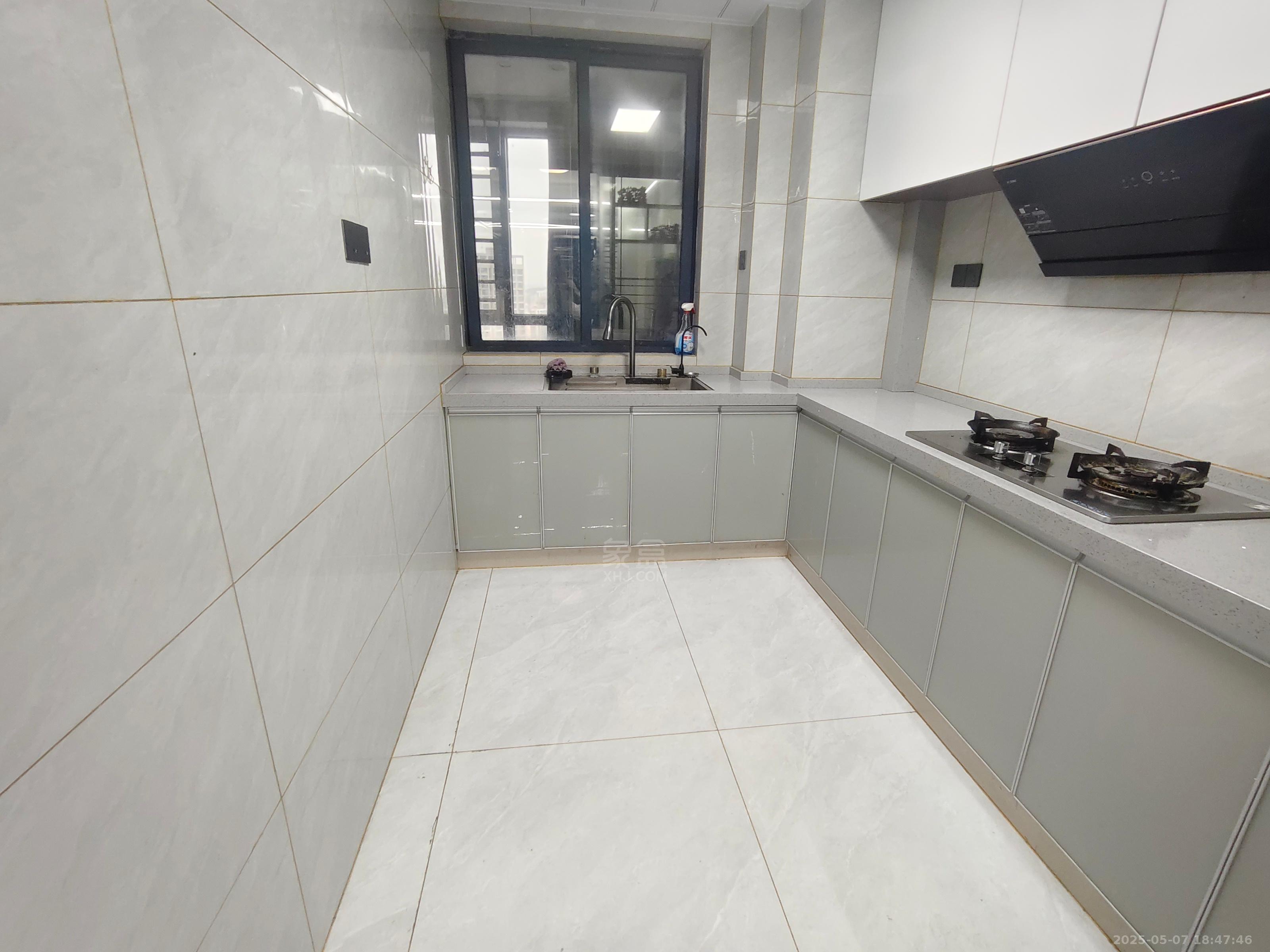 银泰财富广场 4室2厅2卫 2700.0元/月 银泰财富广场 4室2厅2卫 2700.0元/月室内图