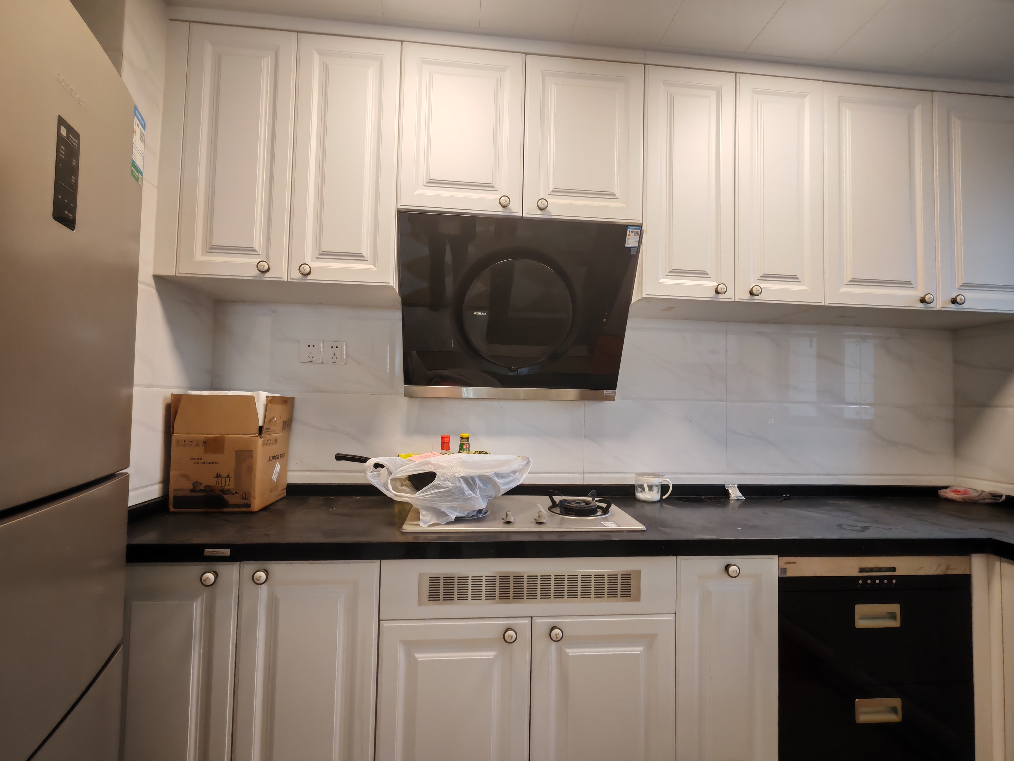 碧桂园豪园-二期 4室2厅2卫 83.8万 碧桂园豪园-二期 4室2厅2卫 83.8万客厅