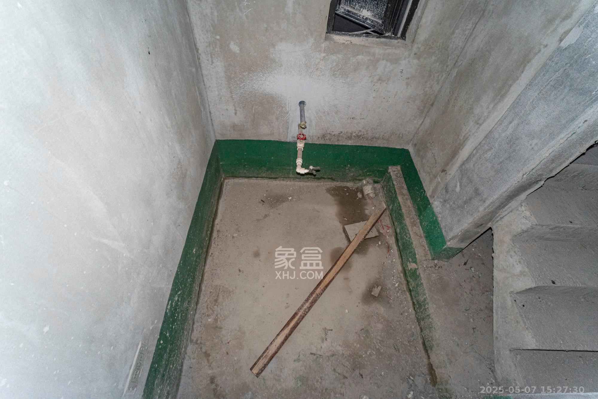 东原麓印长江C区  5室2厅2卫   340.00万卫生间
