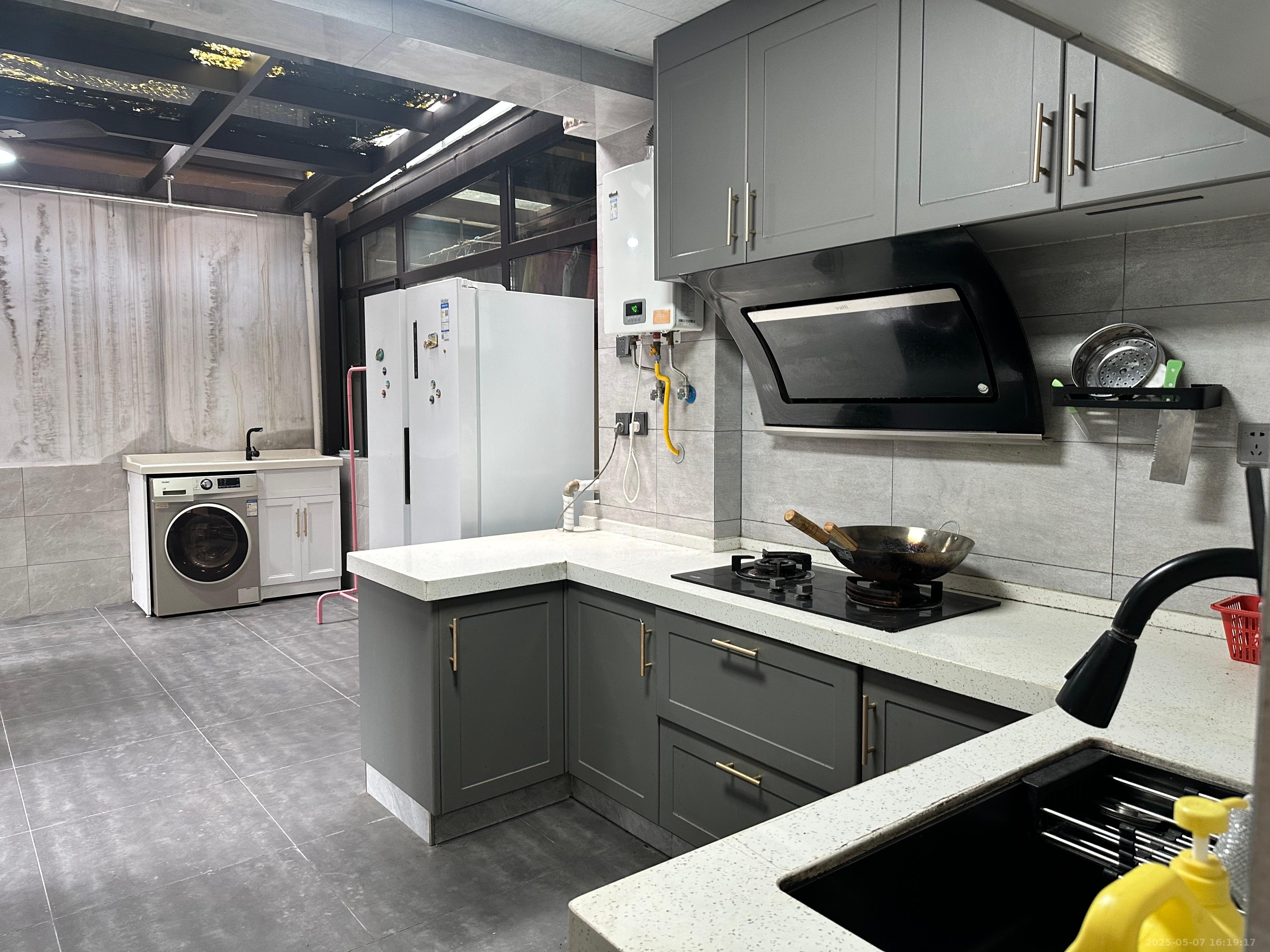 盈峰翠邸 3室2厅2卫 3000.0元/月 盈峰翠邸 3室2厅2卫 3000.0元/月室内图