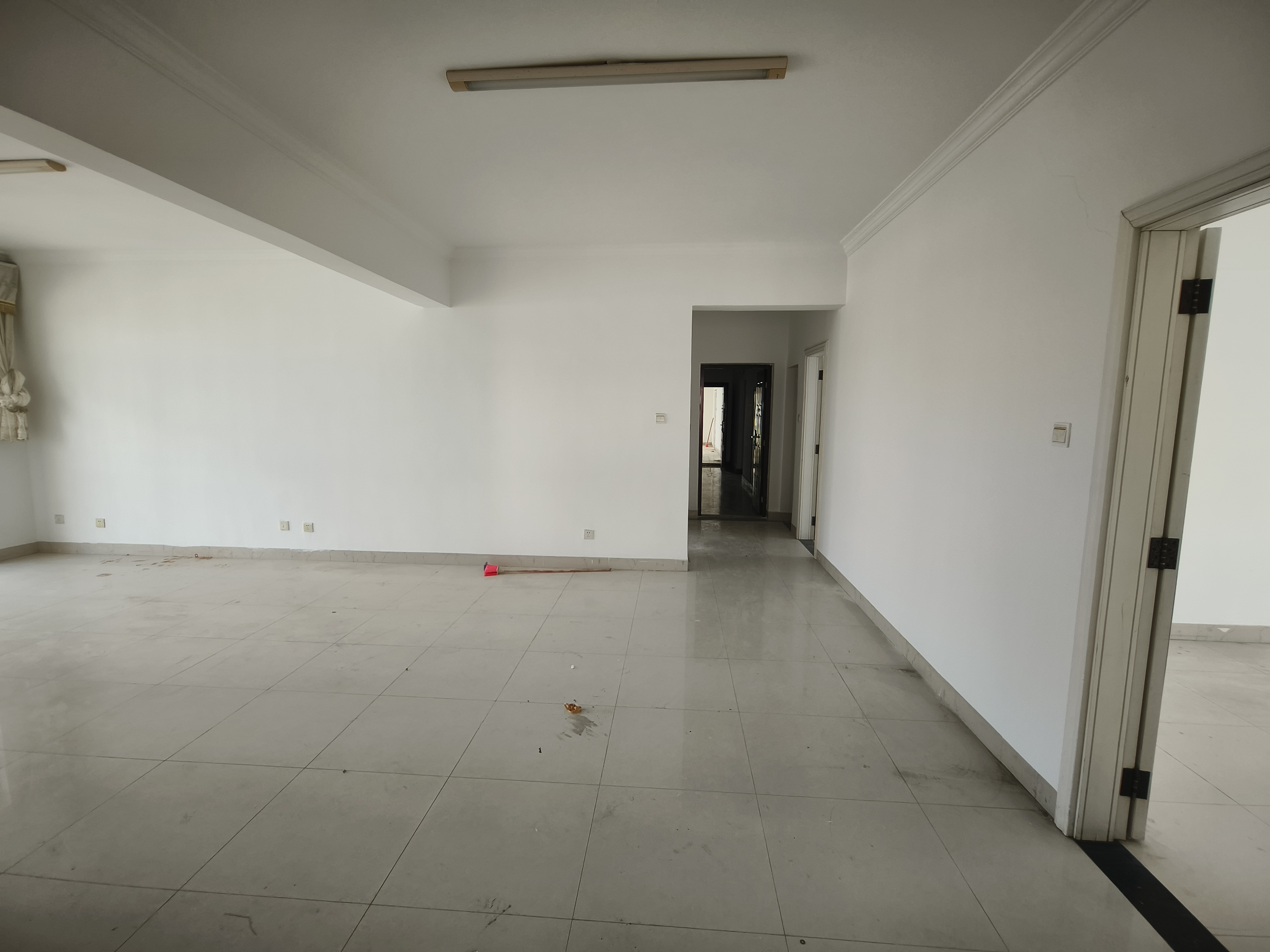 吉宝佳园 4室2厅2卫 3200.0元/月 吉宝佳园 4室2厅2卫 3200.0元/月室内图