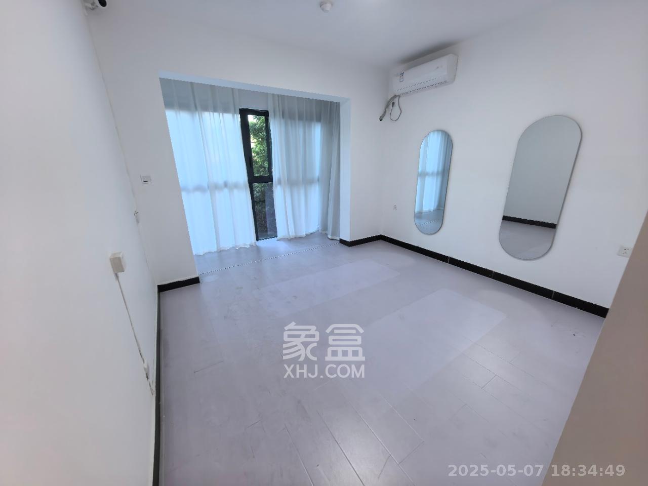 中建梅溪湖中心  4室2厅2卫   3900.00元/月室内图