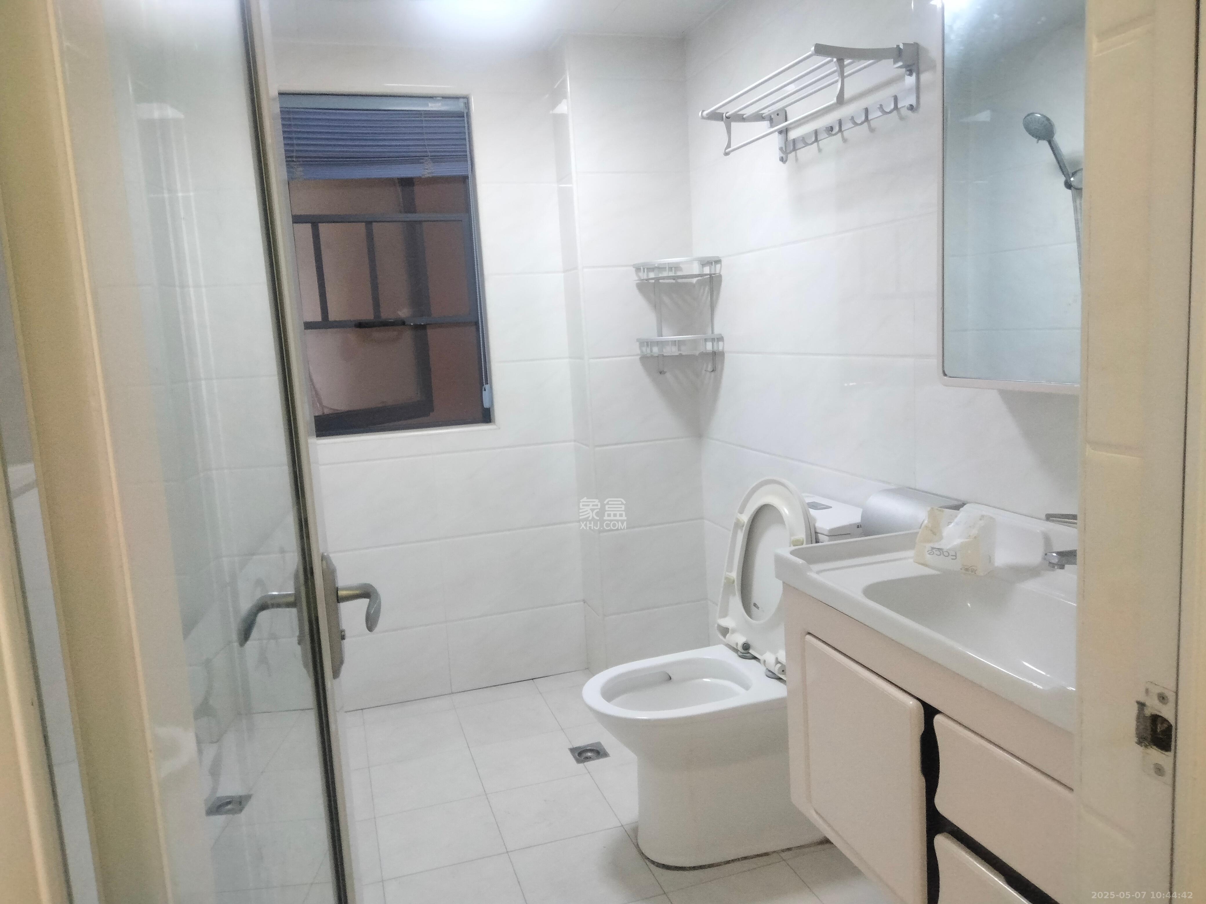 中建芙蓉嘉苑  3室2厅2卫   2300.00元/月室内图