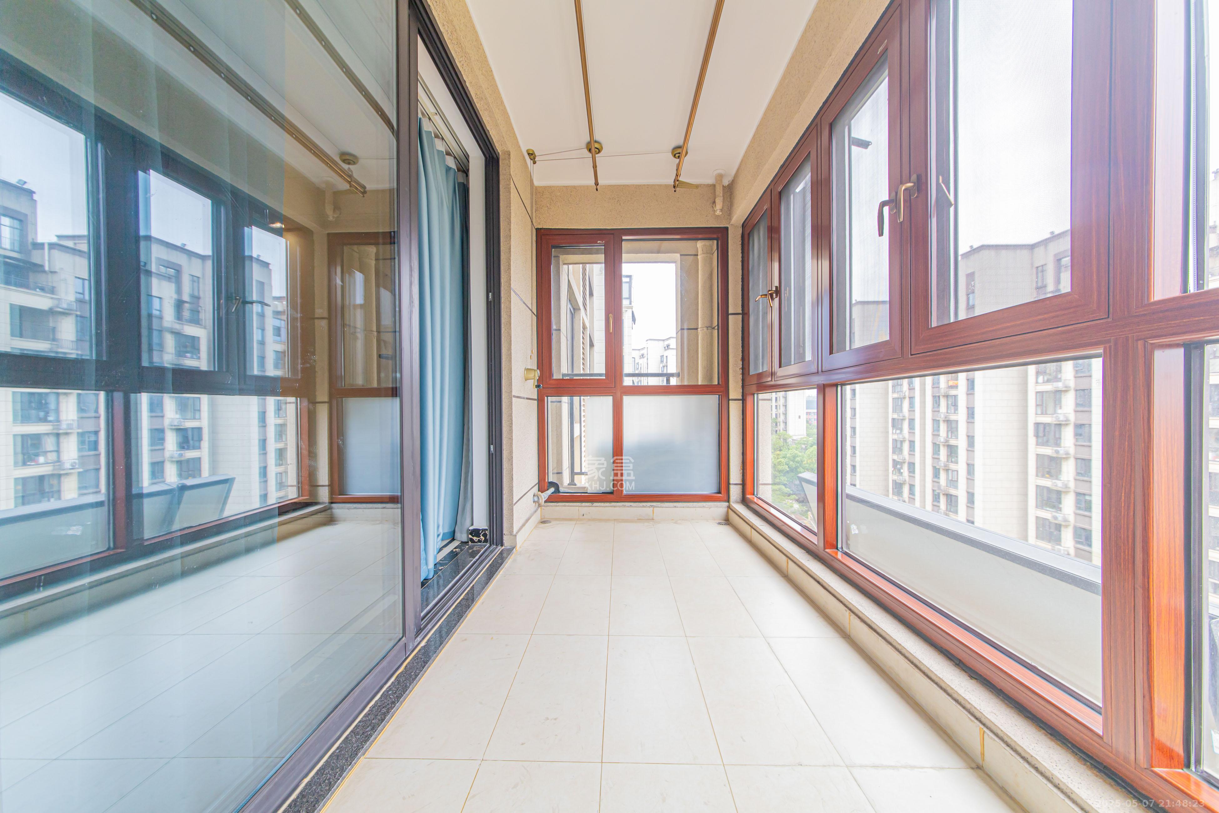 中海新城熙岸(中信新城五期) 4室2厅2卫 164.0万 中海新城熙岸(中信新城五期) 4室2厅2卫 164.0万阳台