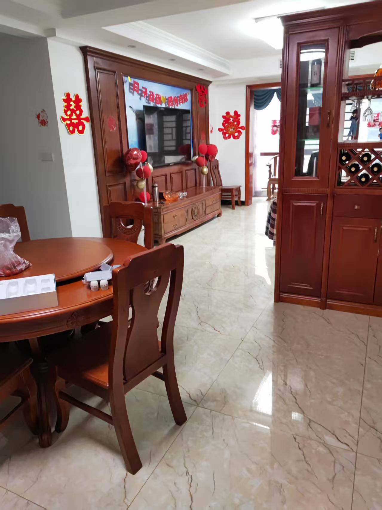 汇通国际  3室2厅2卫    2300.0元/月 汇通国际  3室2厅2卫    2300.0元/月室内图