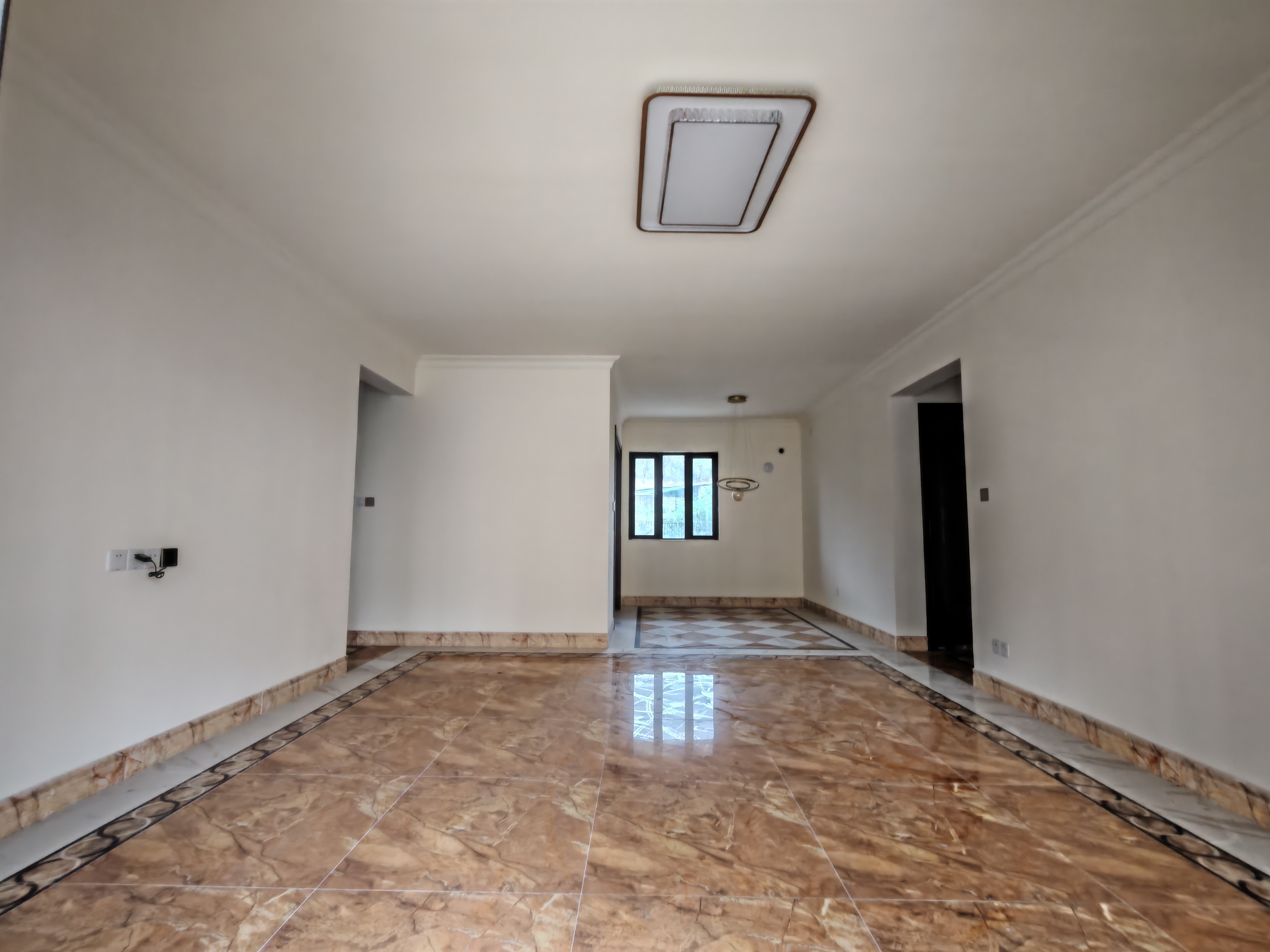 碧桂园豪园-二期 4室2厅2卫 83.8万 碧桂园豪园-二期 4室2厅2卫 83.8万客厅