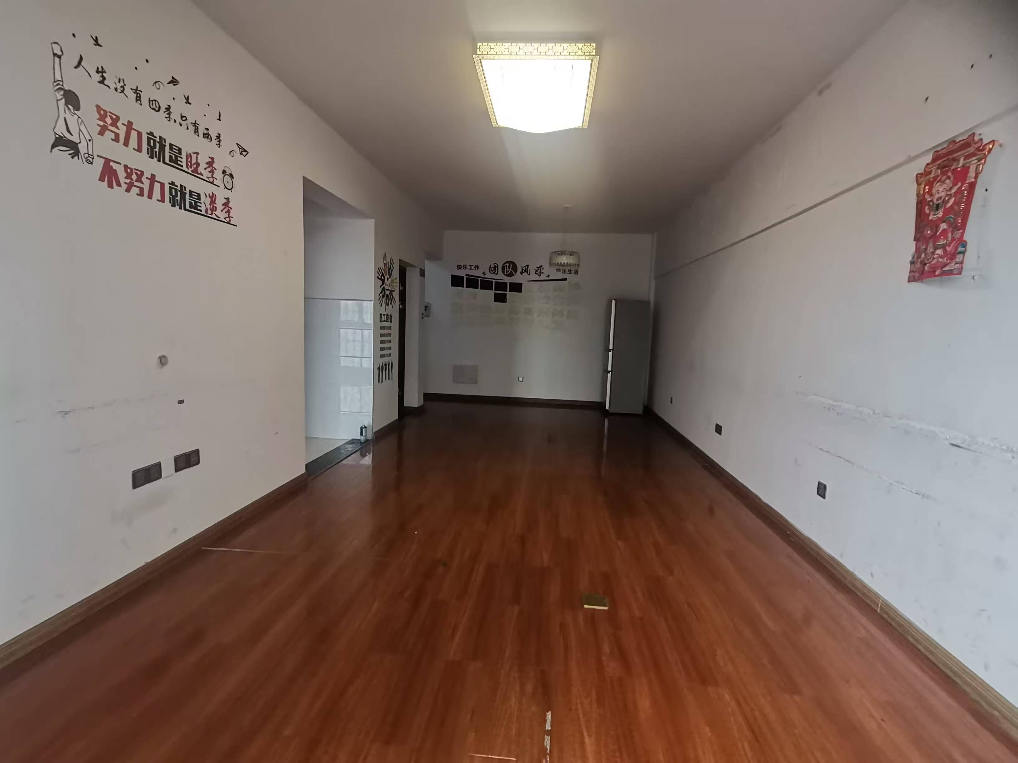 逸臣广场 2室2厅1卫 1500.0元/月 逸臣广场 2室2厅1卫 1500.0元/月室内图