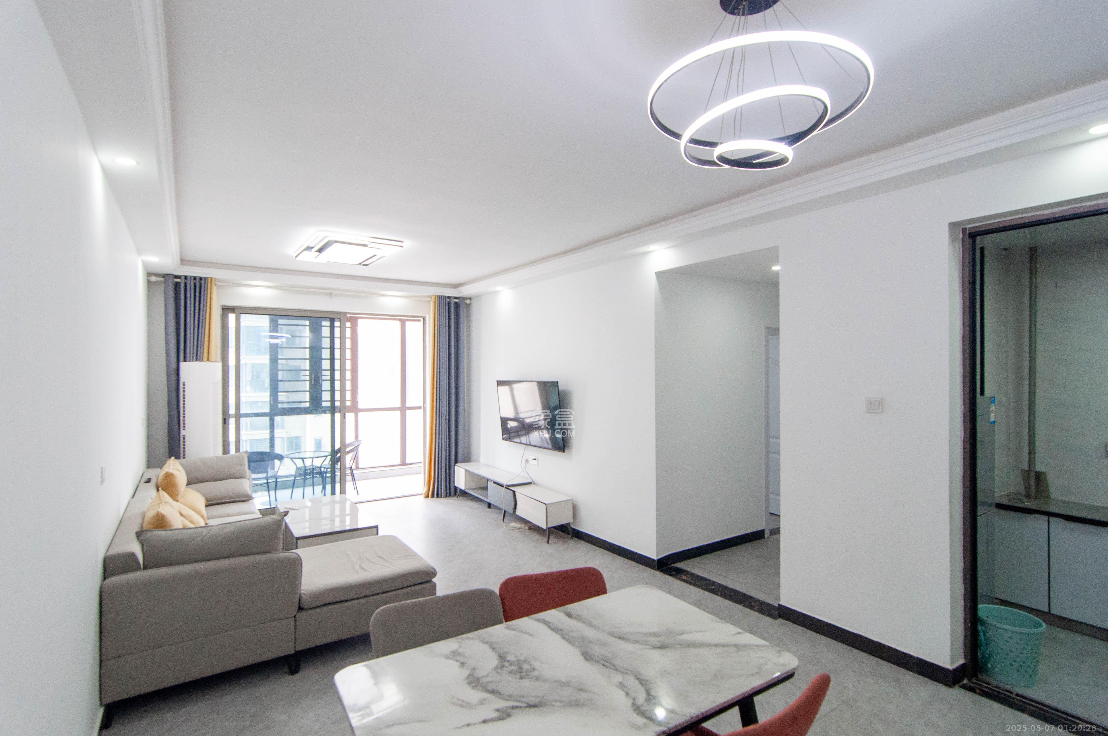 梅溪湖金茂湾 4室2厅2卫 145.0万 梅溪湖金茂湾 4室2厅2卫 145.0万客厅