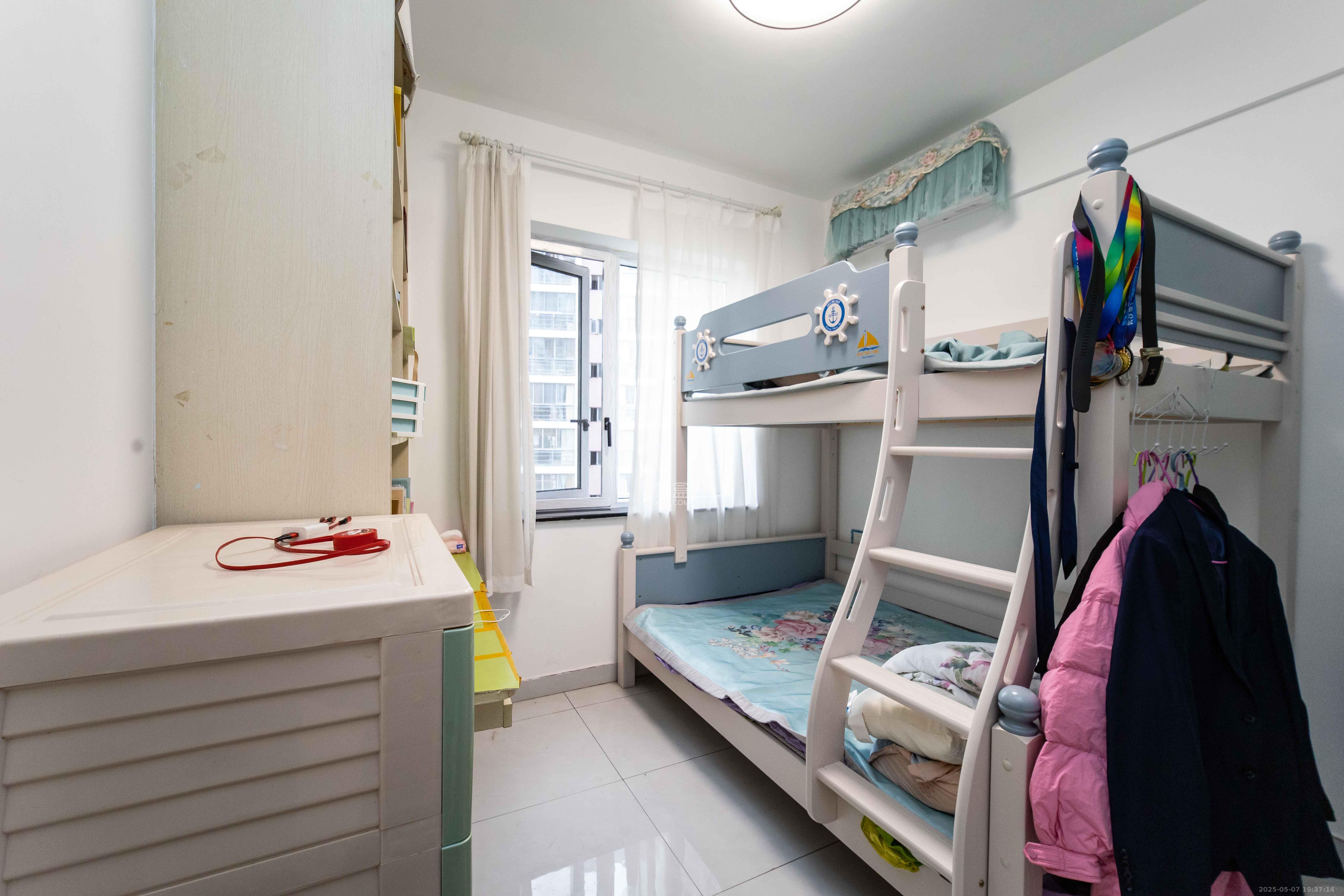 银港水晶城  3室2厅2卫    110.0万 银港水晶城  3室2厅2卫    110.0万卧室