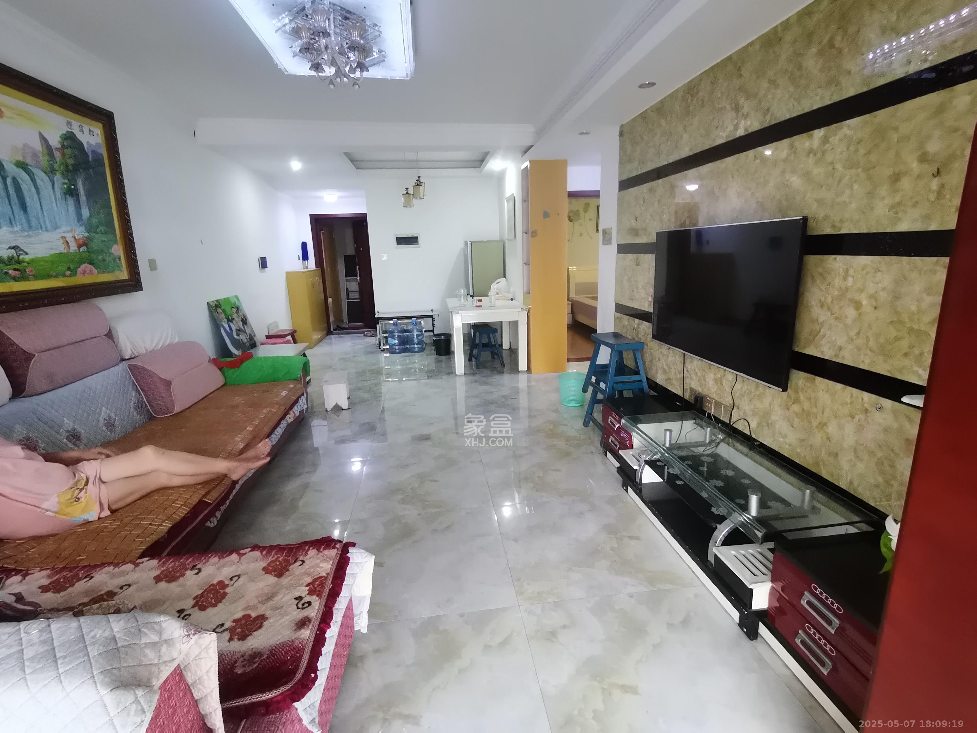 恒广国际景园一二区 1室2厅1卫 1800.0元/月 恒广国际景园一二区 1室2厅1卫 1800.0元/月室内图