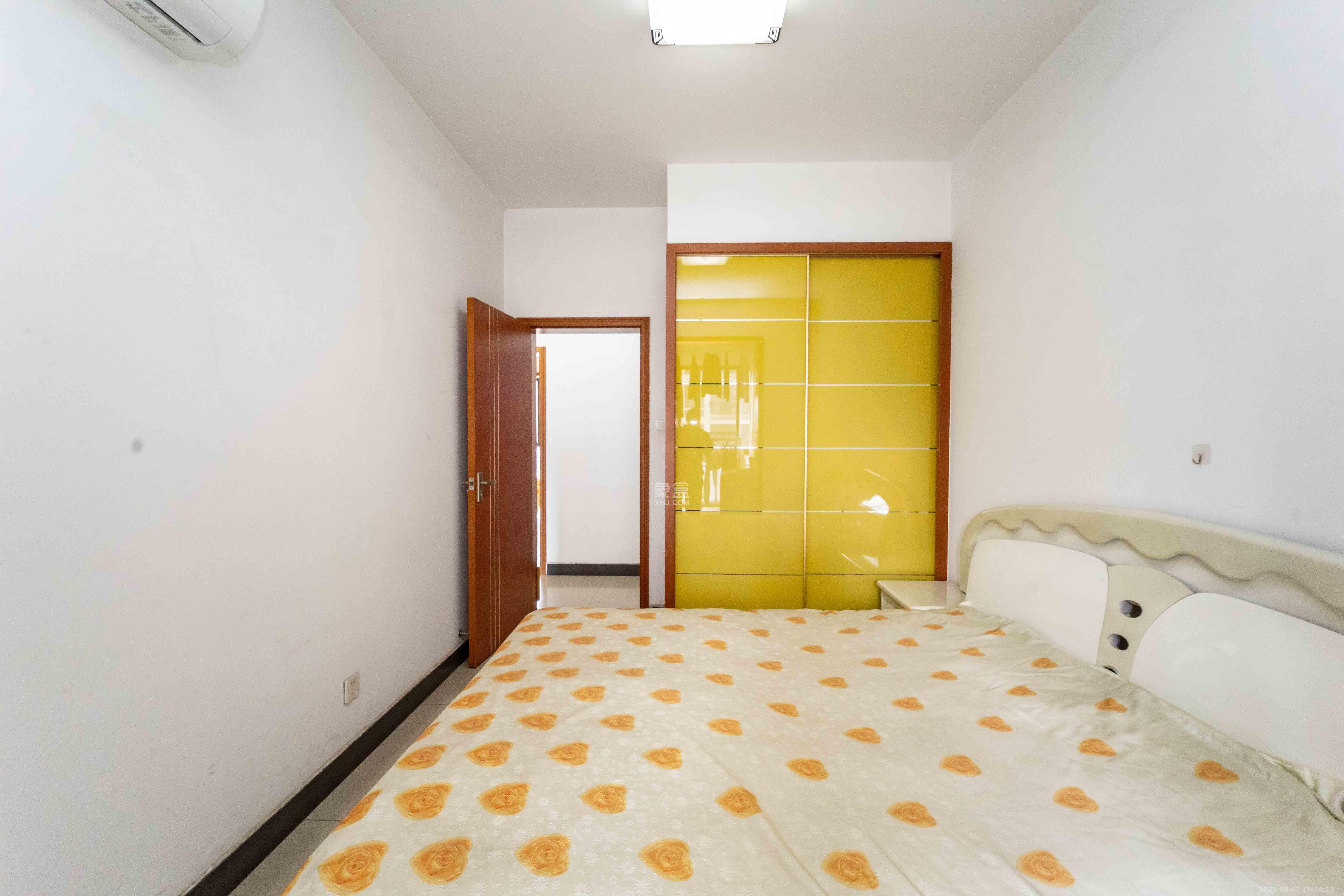 尚东紫郡 1室0厅0卫 99.8万 尚东紫郡 1室0厅0卫 99.8万卧室