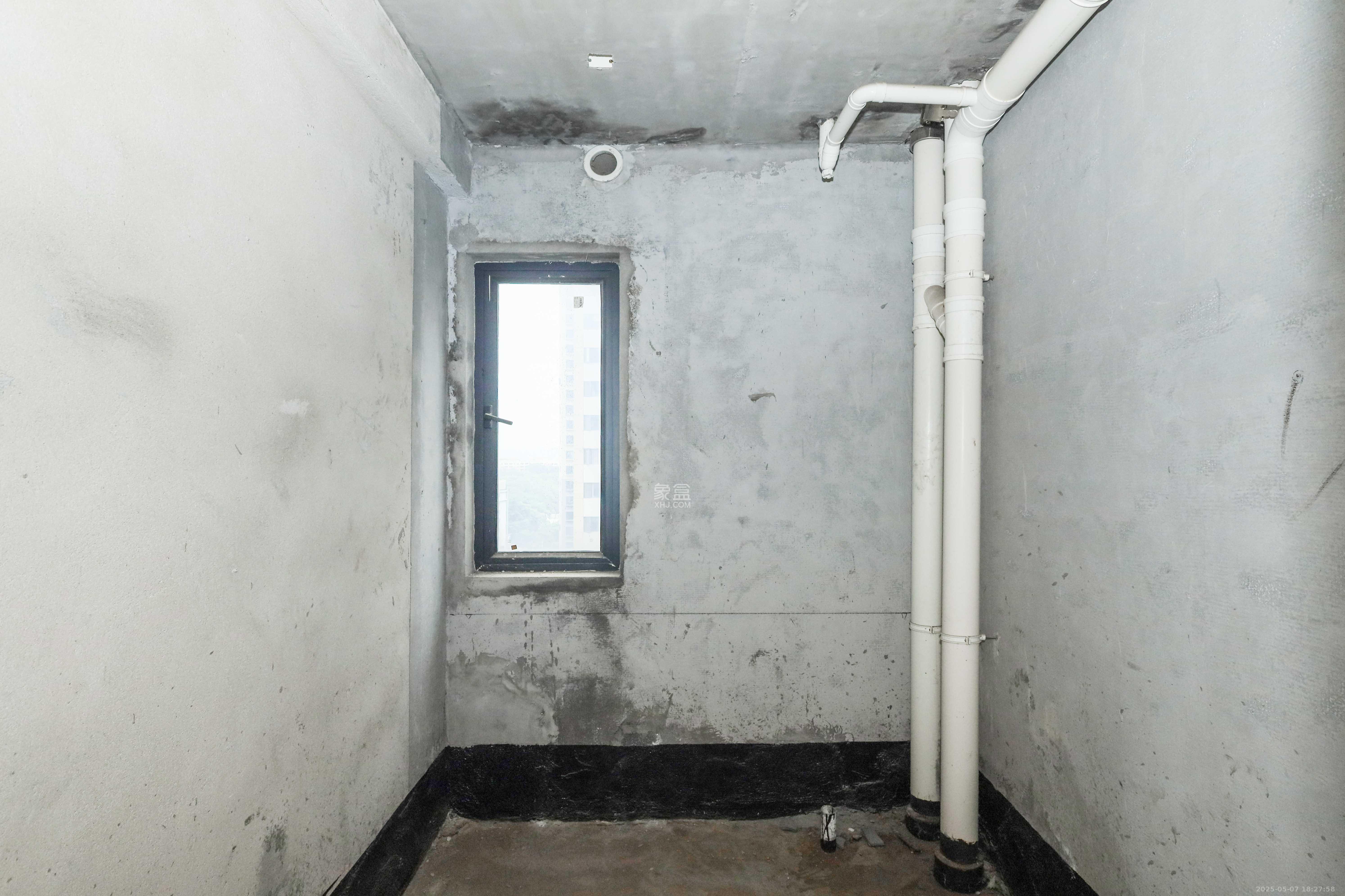 好莱城(弘德西街) 4室2厅2卫 112.0万 好莱城(弘德西街) 4室2厅2卫 112.0万卫生间