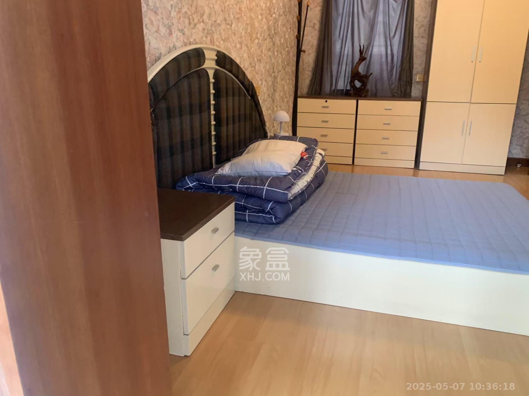纺织厅小区  4室2厅1卫   2800.00元/月室内图