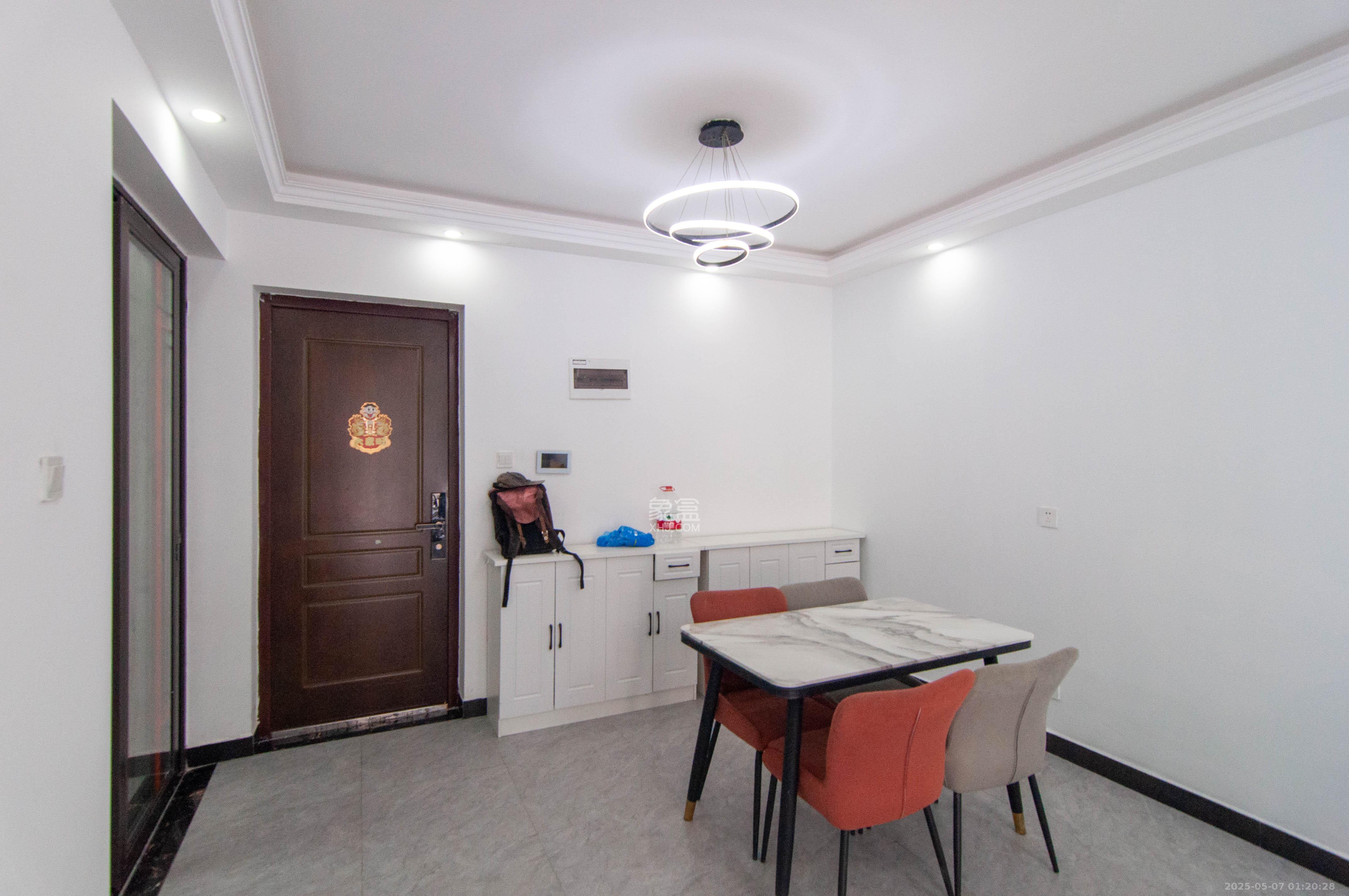 梅溪湖金茂湾 4室2厅2卫 145.0万 梅溪湖金茂湾 4室2厅2卫 145.0万客厅