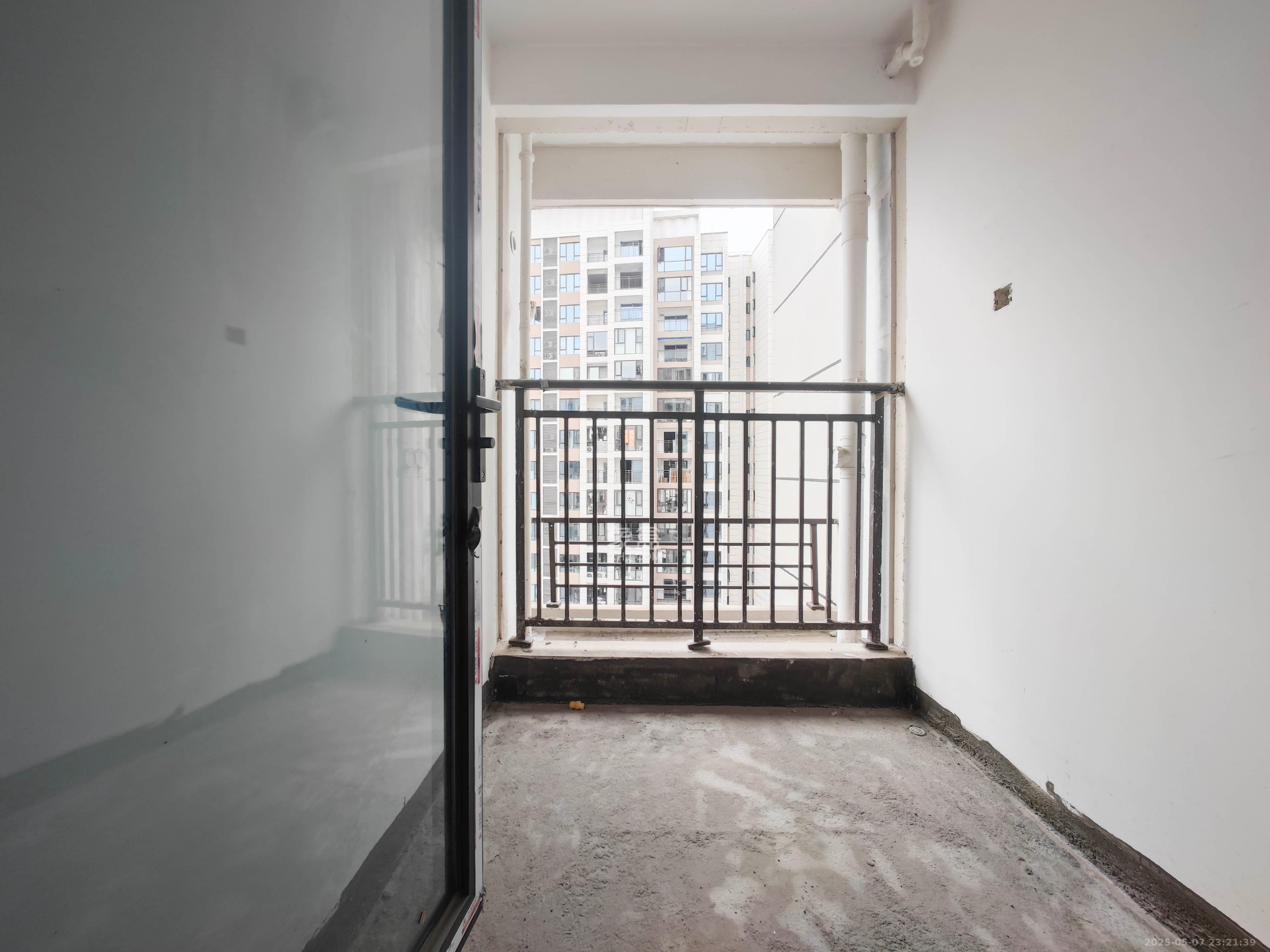 润和翰文府  4室2厅2卫    152.0万 润和翰文府  4室2厅2卫    152.0万阳台