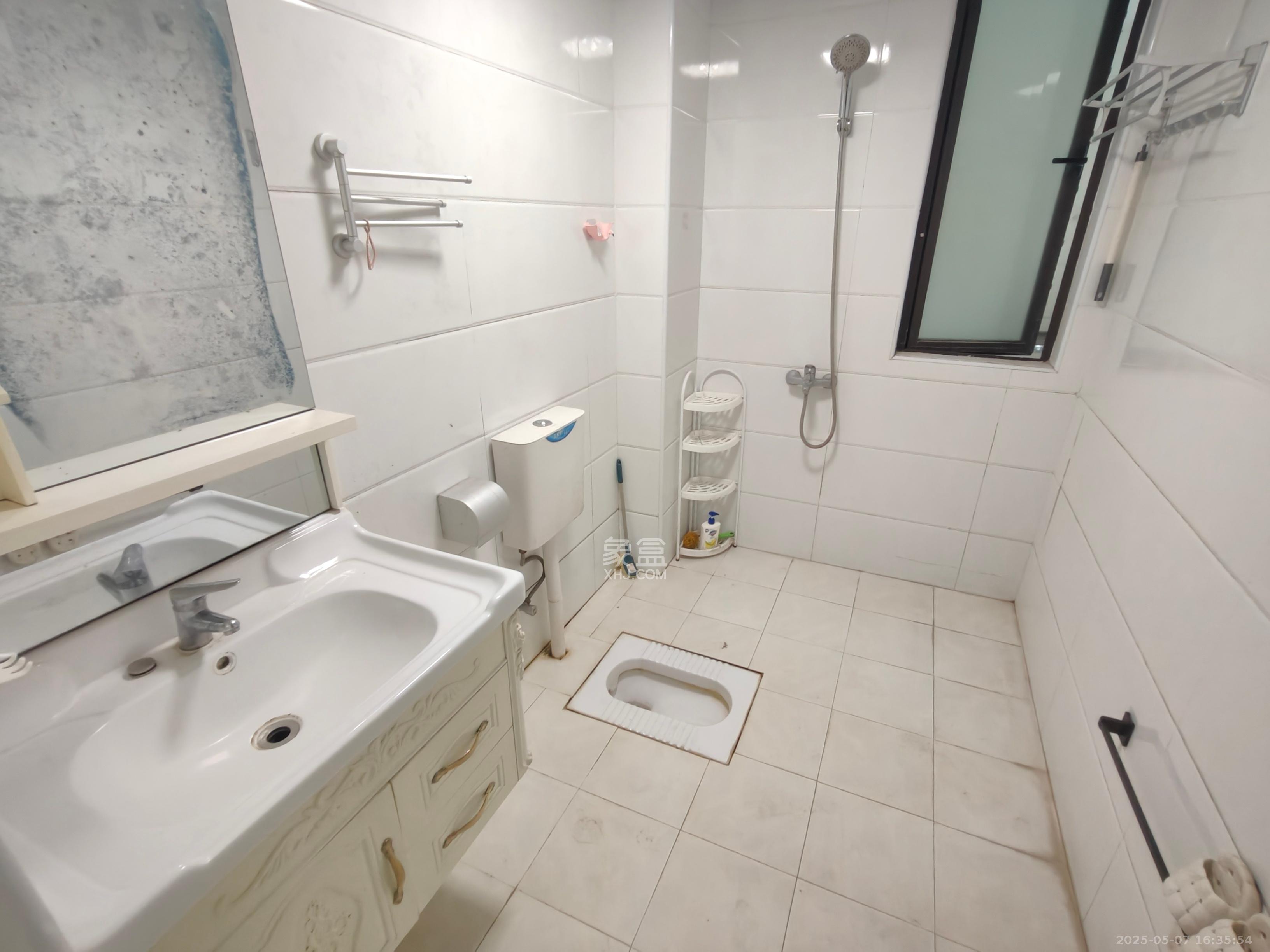 和泓梅溪四季 3室2厅2卫 2200.0元/月 和泓梅溪四季 3室2厅2卫 2200.0元/月室内图