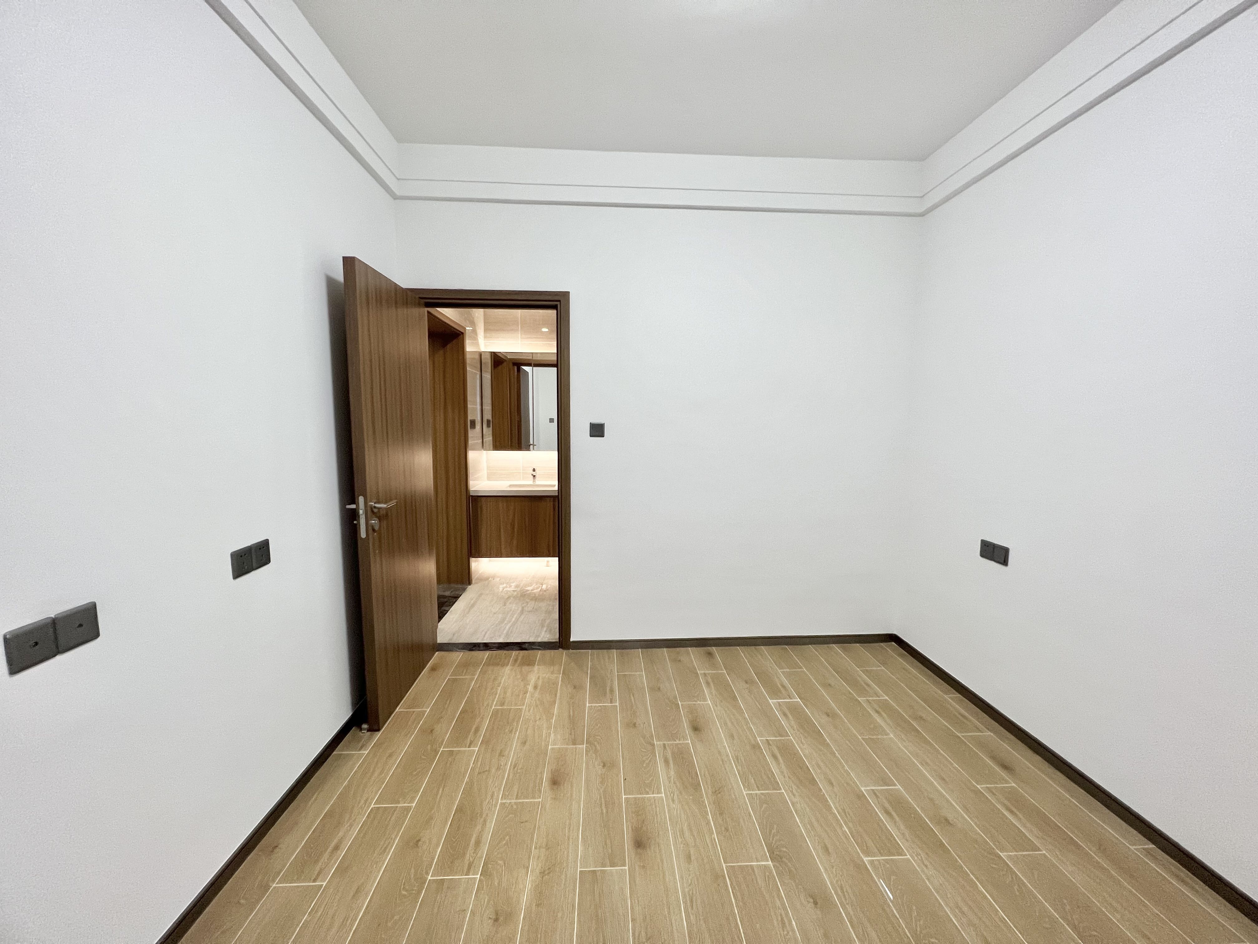 海航豪庭南苑 2室2厅2卫 320.0万 海航豪庭南苑 2室2厅2卫 320.0万客厅