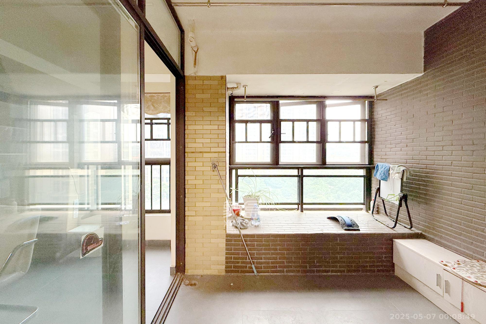 时代倾城一期 2室2厅1卫 65.0万 时代倾城一期 2室2厅1卫 65.0万阳台