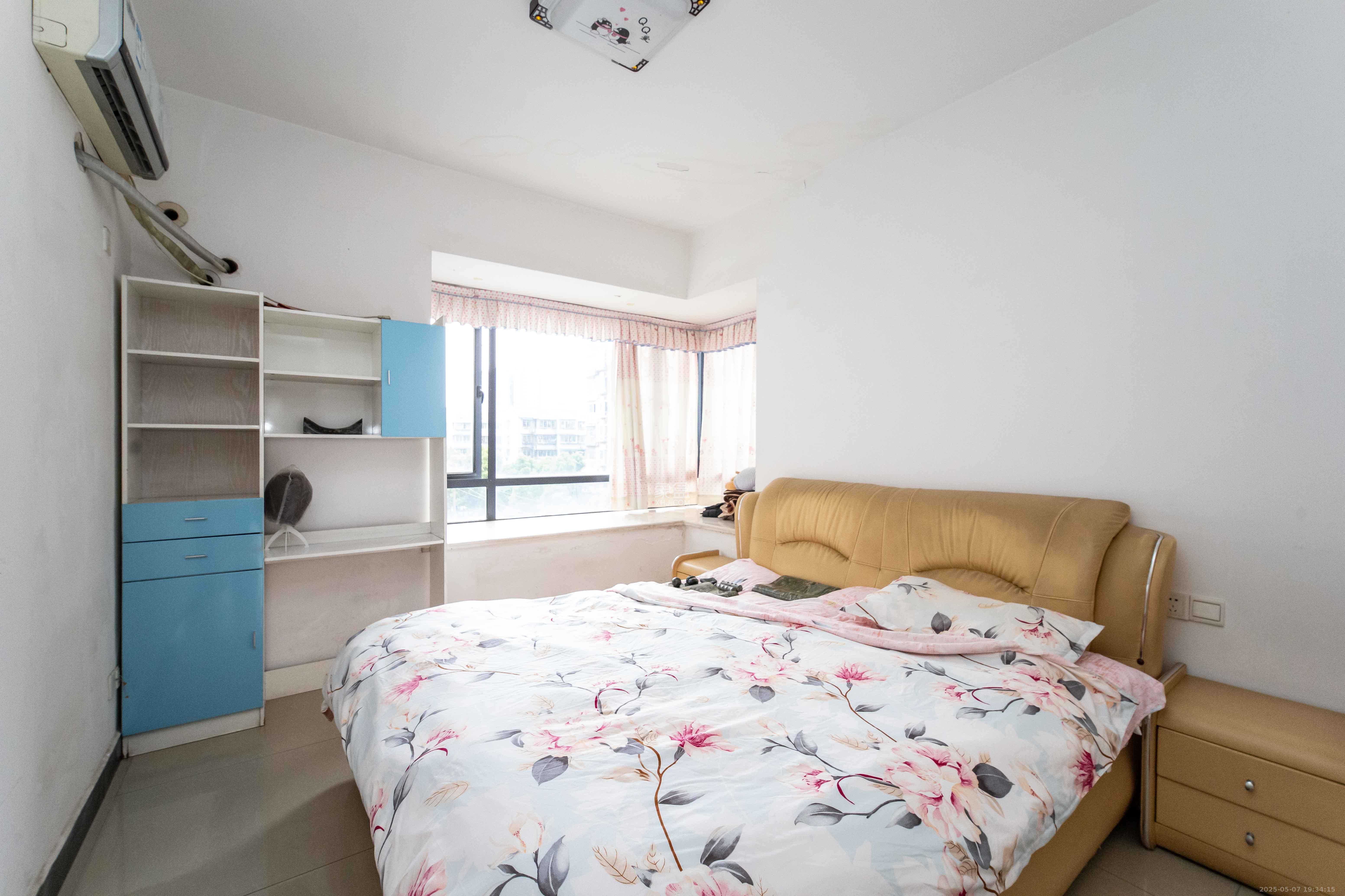 尚东紫郡 1室0厅0卫 99.8万 尚东紫郡 1室0厅0卫 99.8万卧室