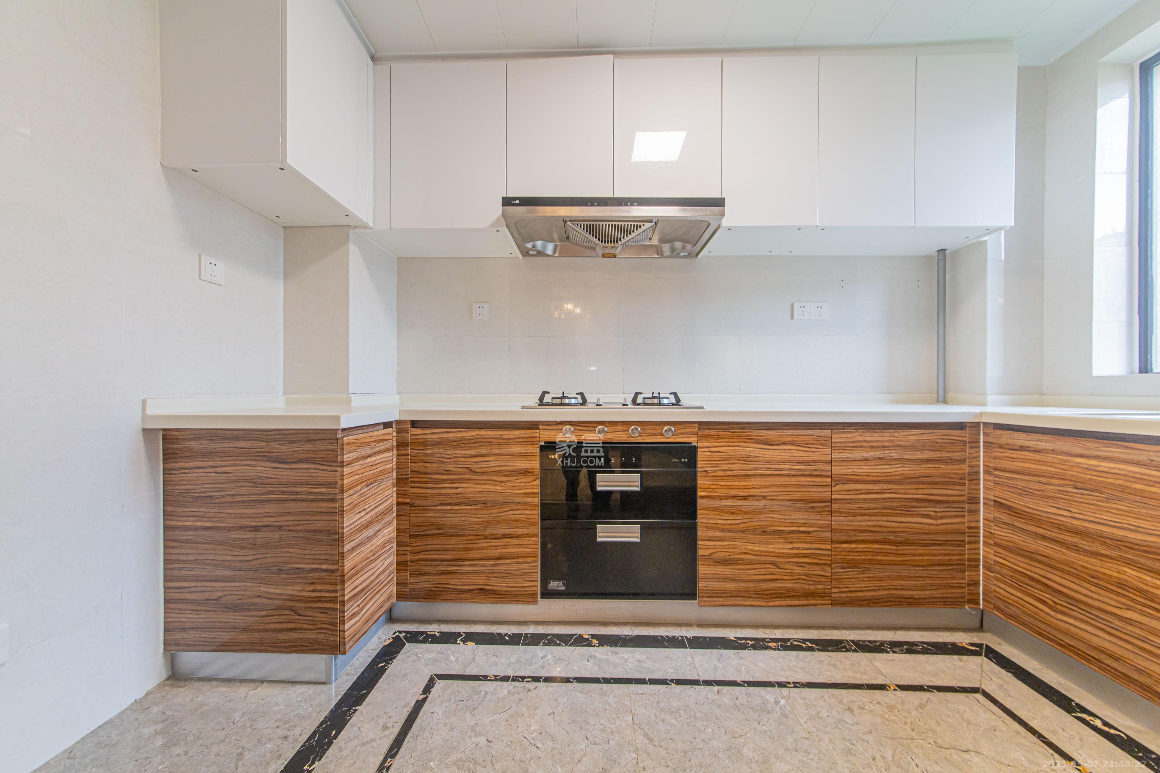 中海新城熙岸(中信新城五期) 4室2厅2卫 164.0万 中海新城熙岸(中信新城五期) 4室2厅2卫 164.0万厨房