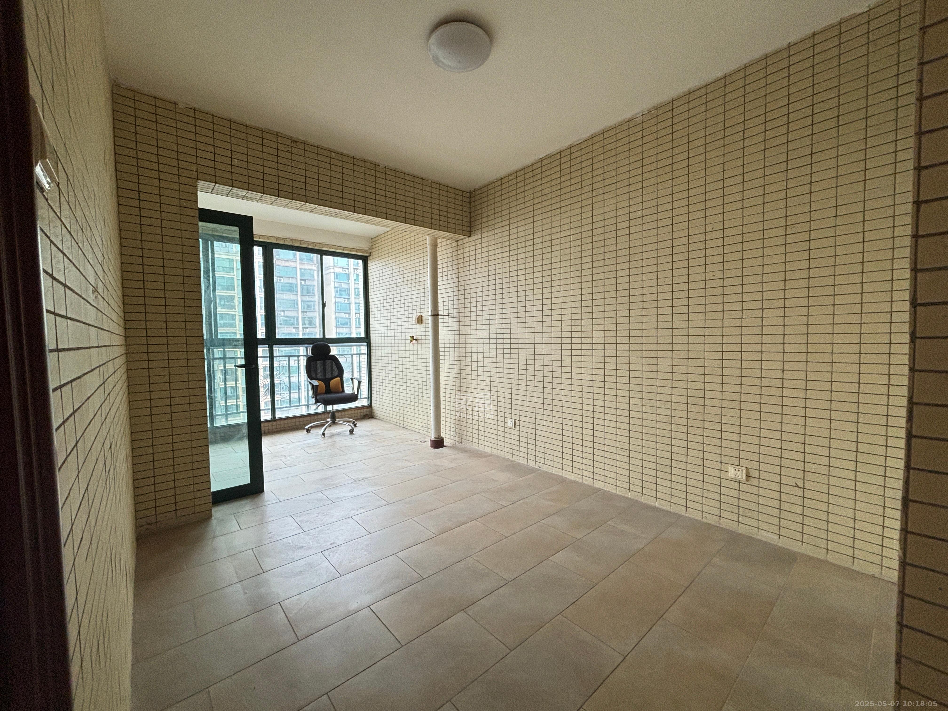 恒大名都  4室2厅2卫    2200.0元/月 恒大名都  4室2厅2卫    2200.0元/月室内图