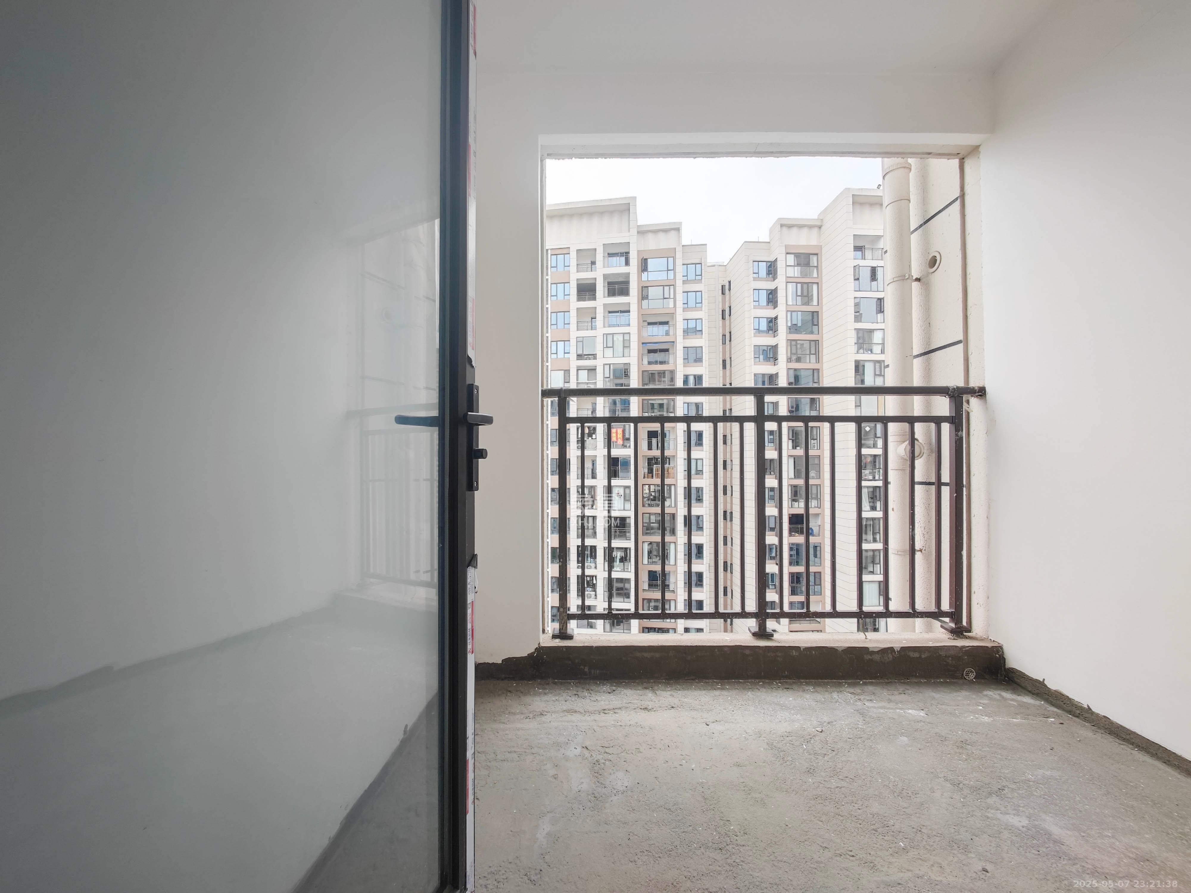 润和翰文府  4室2厅2卫    152.0万 润和翰文府  4室2厅2卫    152.0万阳台