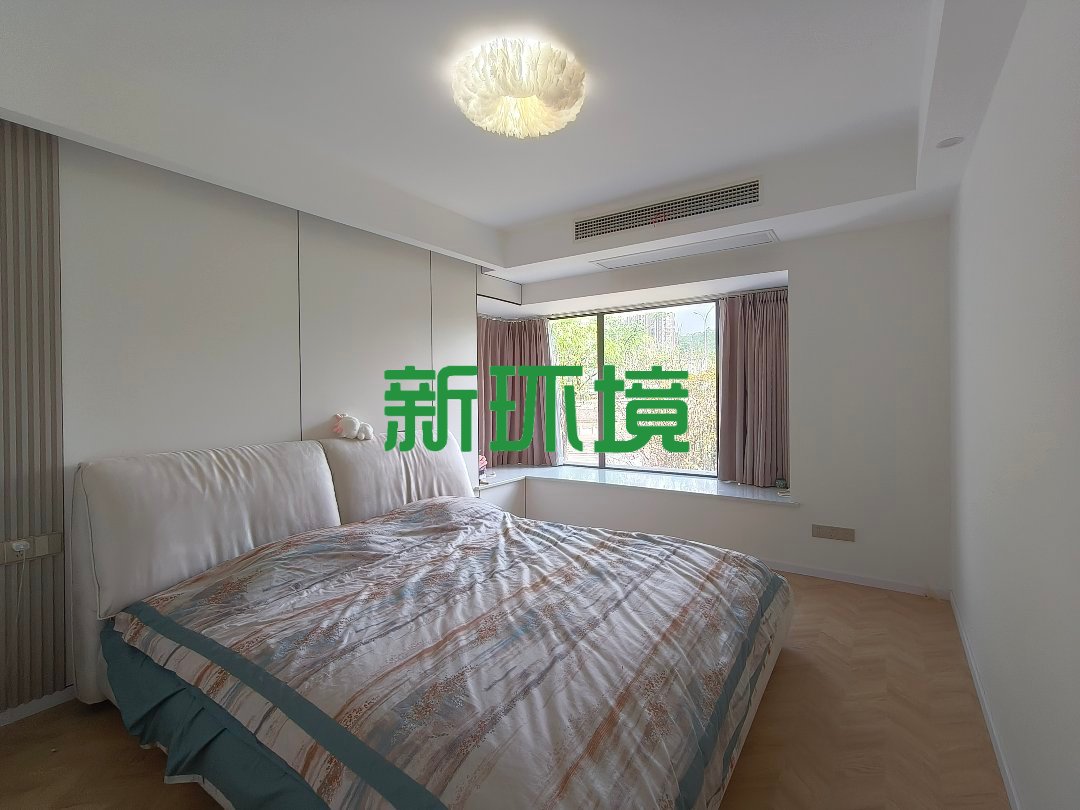 荣盛华府  4室2厅2卫   150.00万客厅