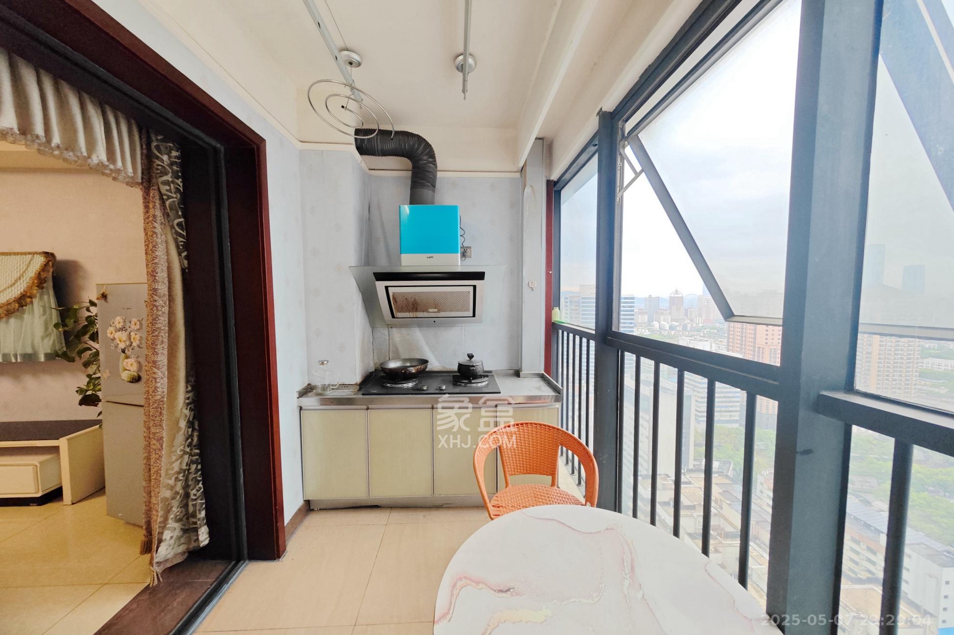 东塘瑞府 1室1厅1卫 28.0万 东塘瑞府 1室1厅1卫 28.0万厨房